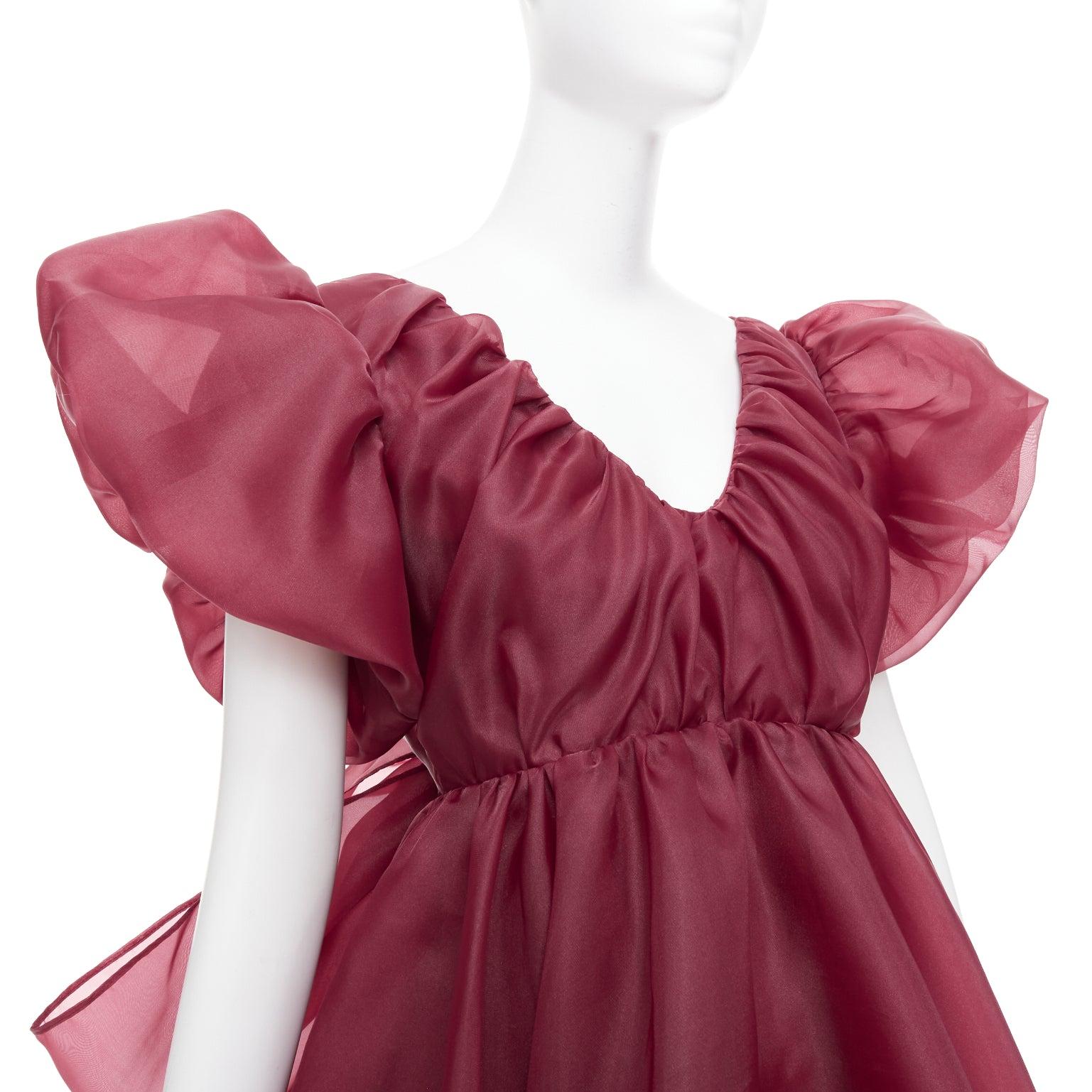 AJE Greta, mini robe à manches bouffantes en organza marron bordeaux GB6 XS en vente 2