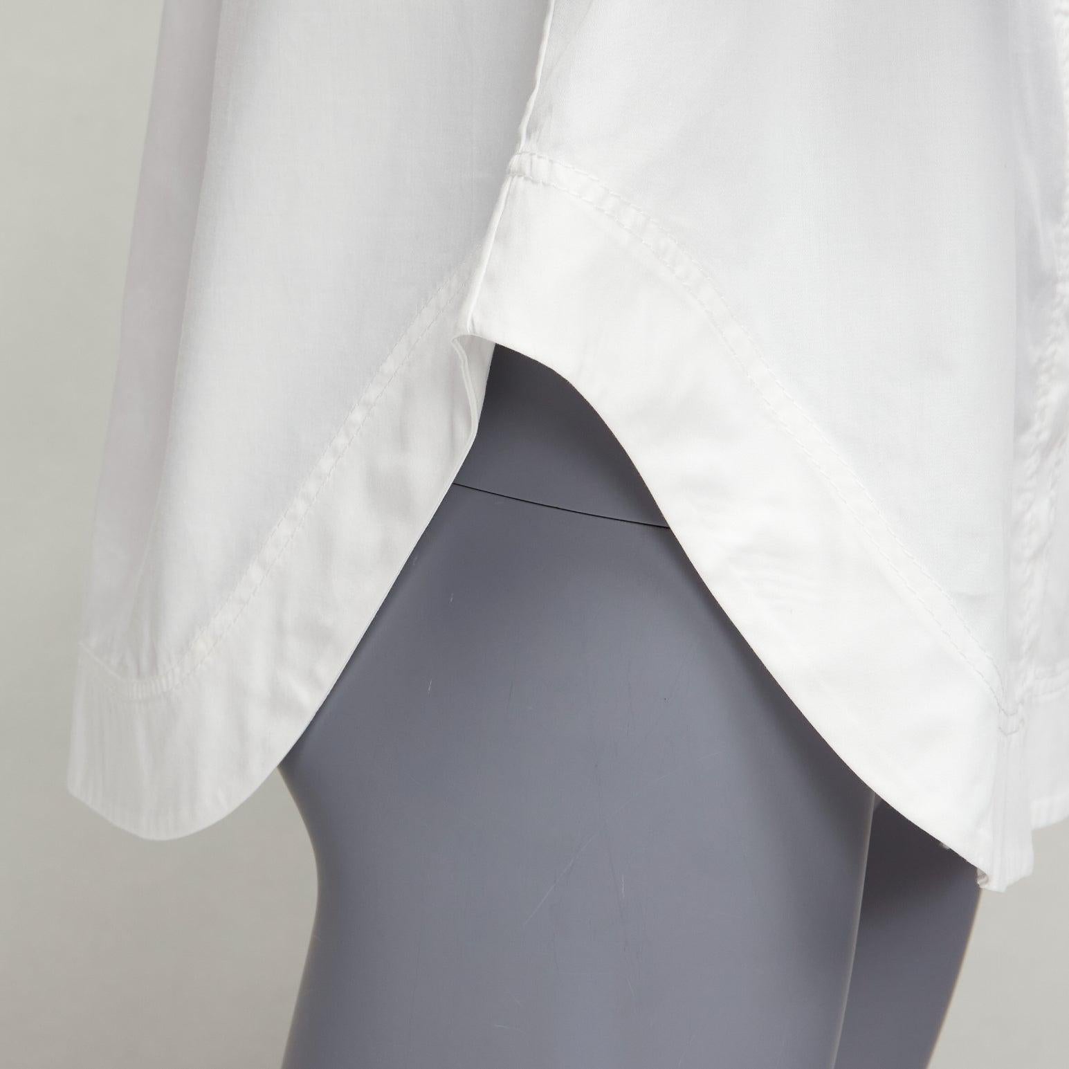 Camicia AJE in cotone bianco con spalla a sbuffo e bottoni dorati, orlo arrotondato AU6 XS in vendita 3