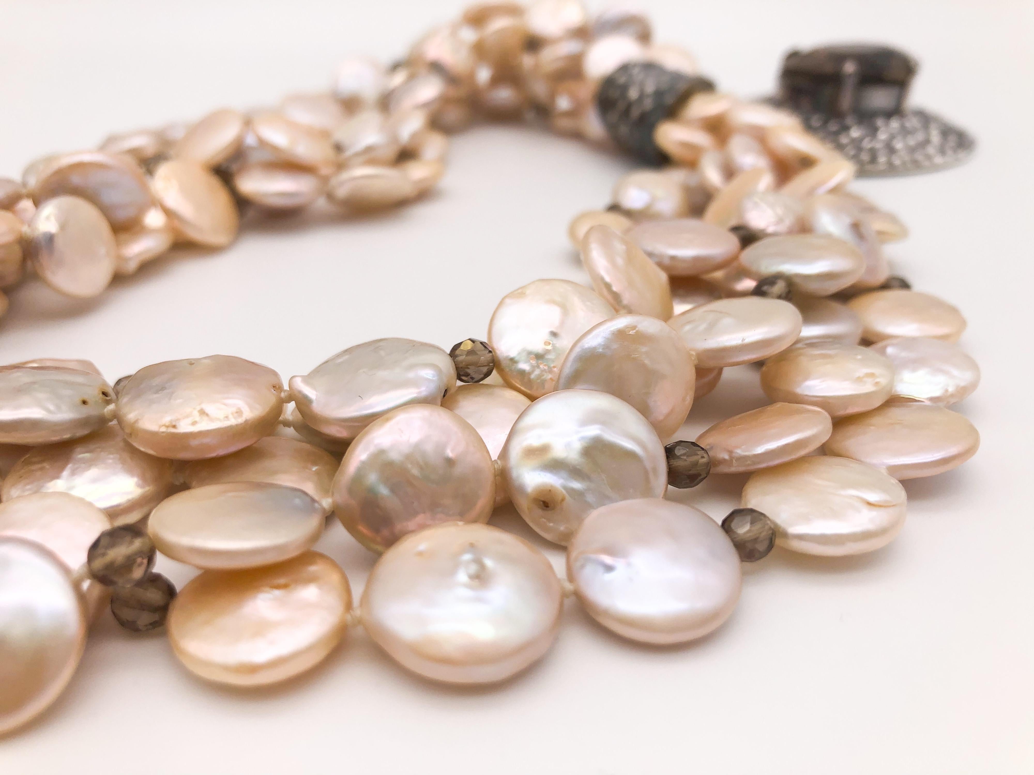 A.Jeschel Collier de perles de monnaie à 5 brins et collier de quartz fumé. Pour femmes en vente