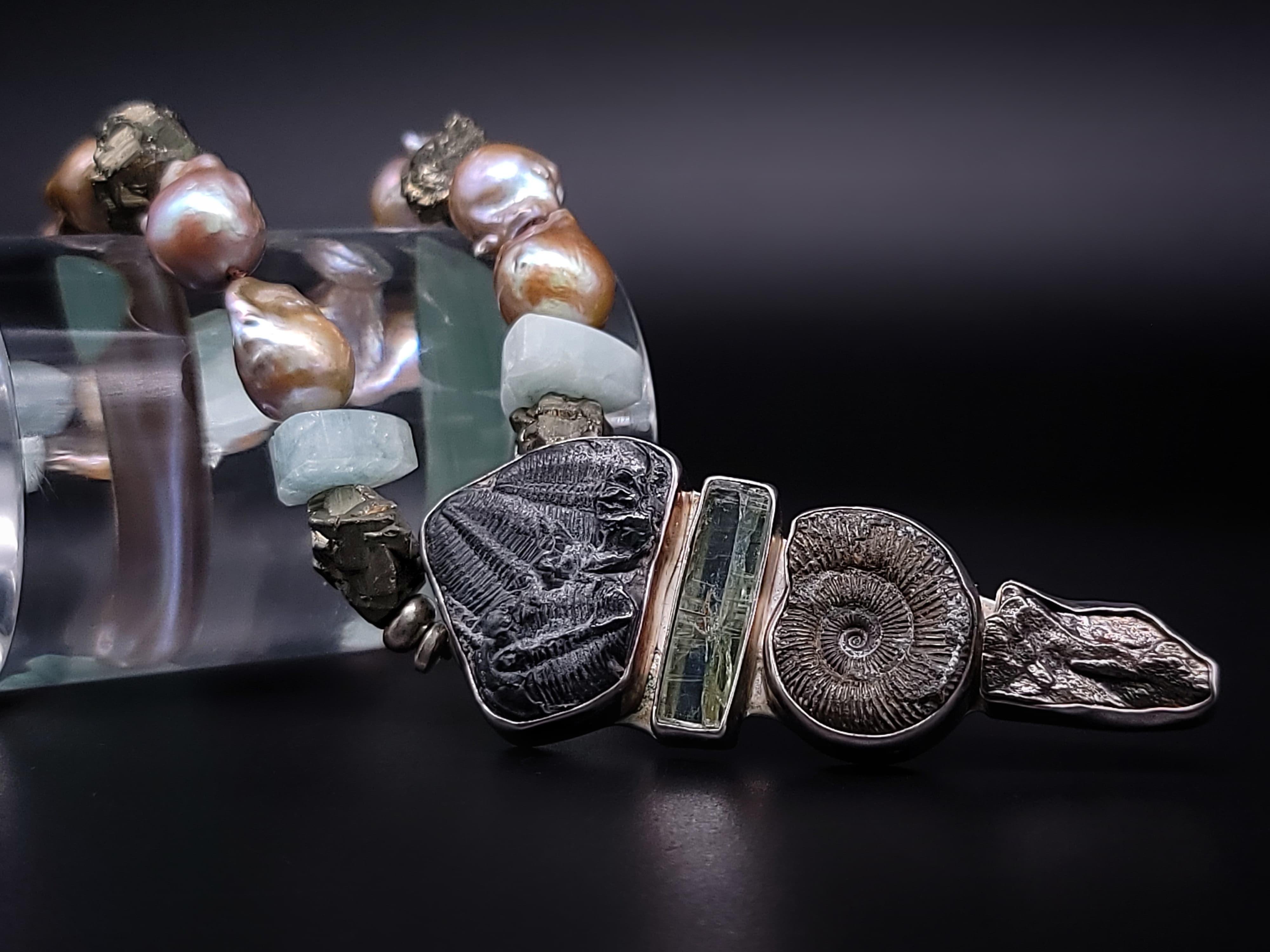 A.Jeschel Collier de perles baroques et d'aigues-marines avec pendentif en verre romain fin. Unisexe en vente