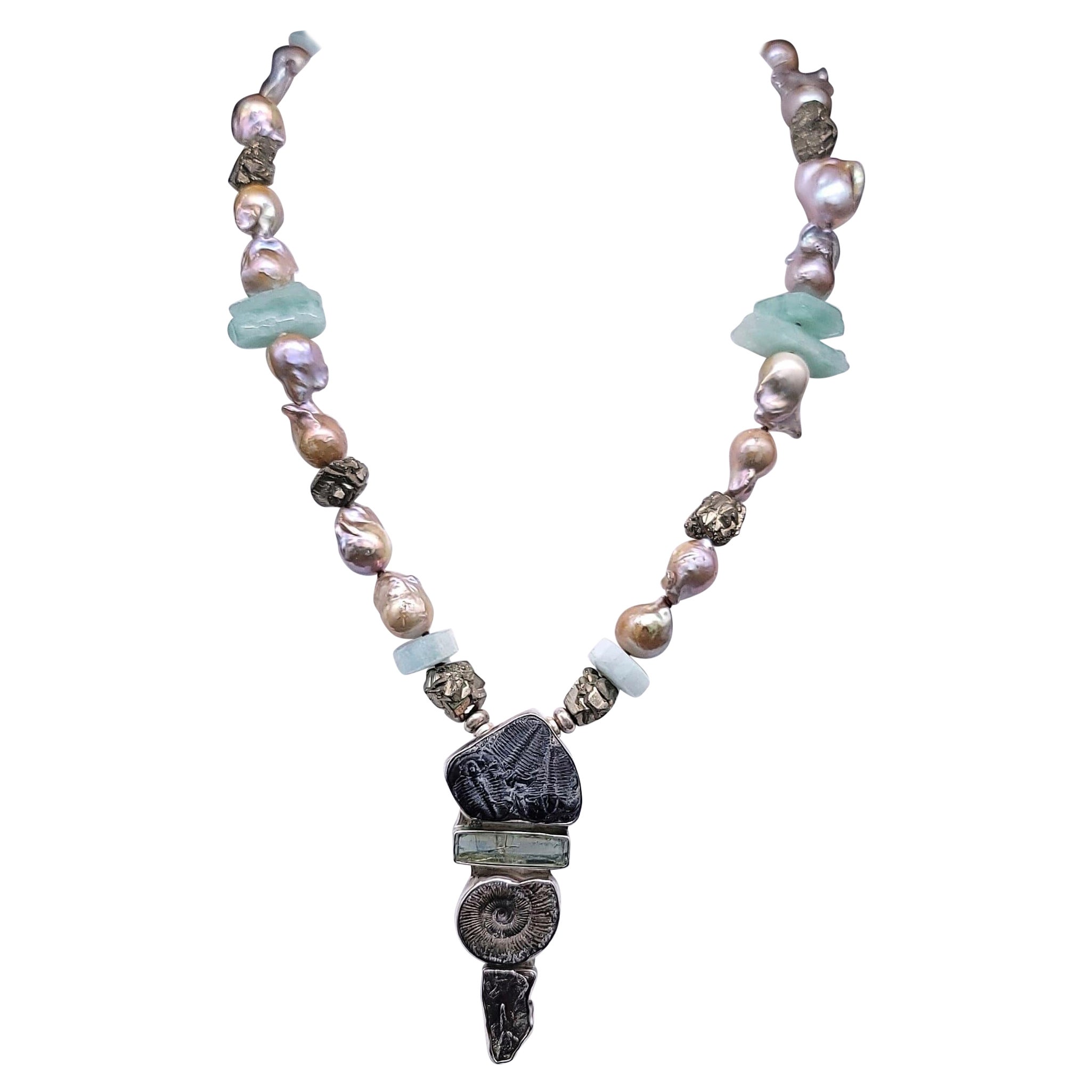 A.Jeschel Collar Barroco de Perlas y Aguamarinas con Colgante de Cristal Romano Fino.