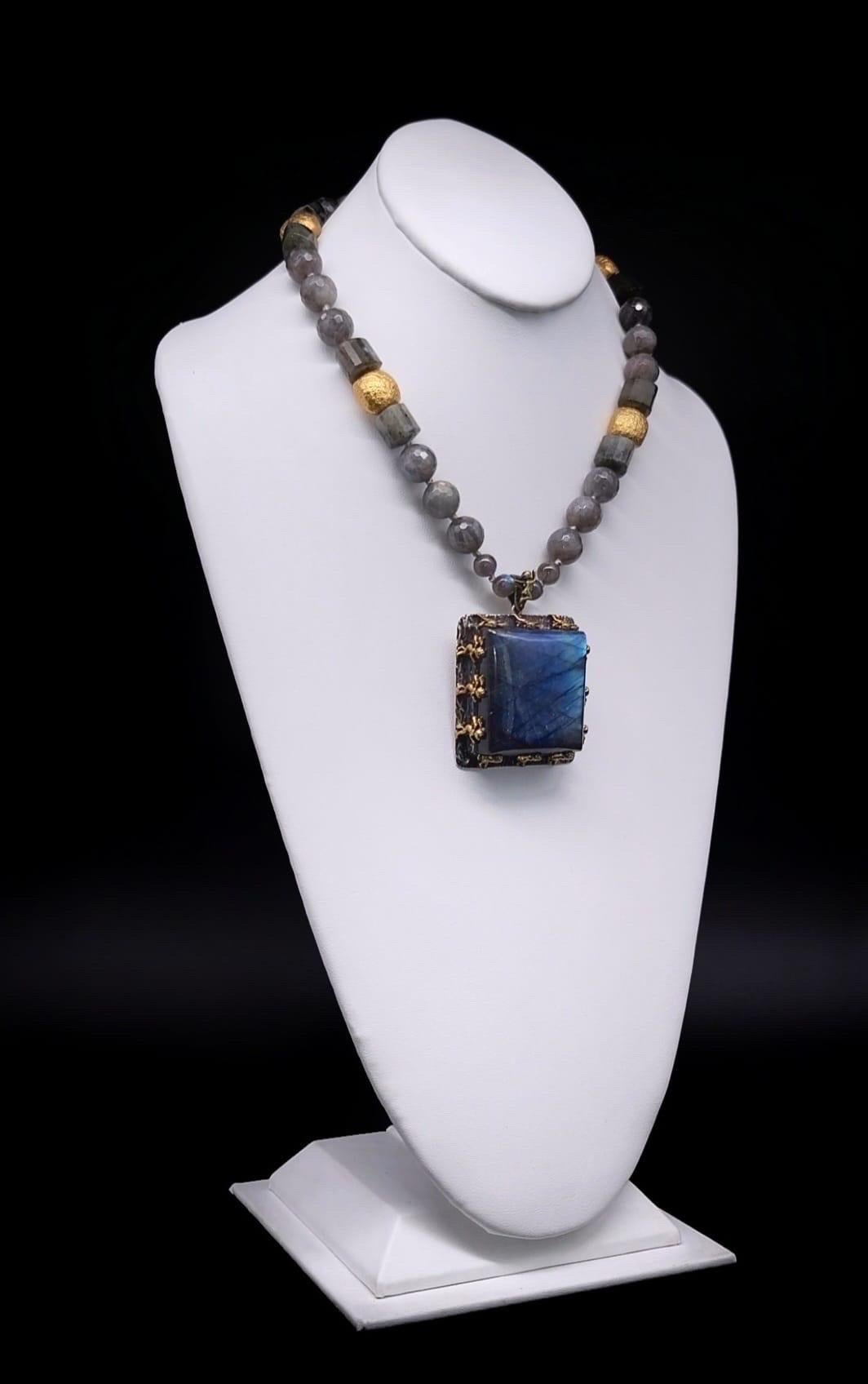 Bead A.Jeschel Brillant Labradorite necklace with a stunning pendant. For Sale