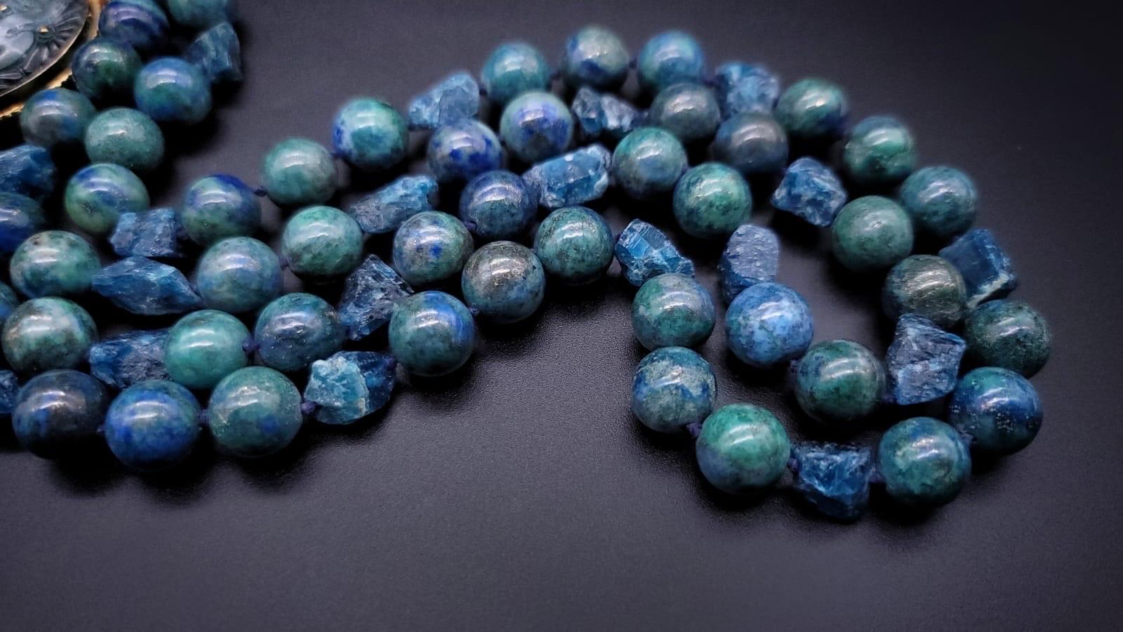 A.Jeschel Collana accattivante in crisocolla e apatite con chiusura in vetro vintage. in vendita 5
