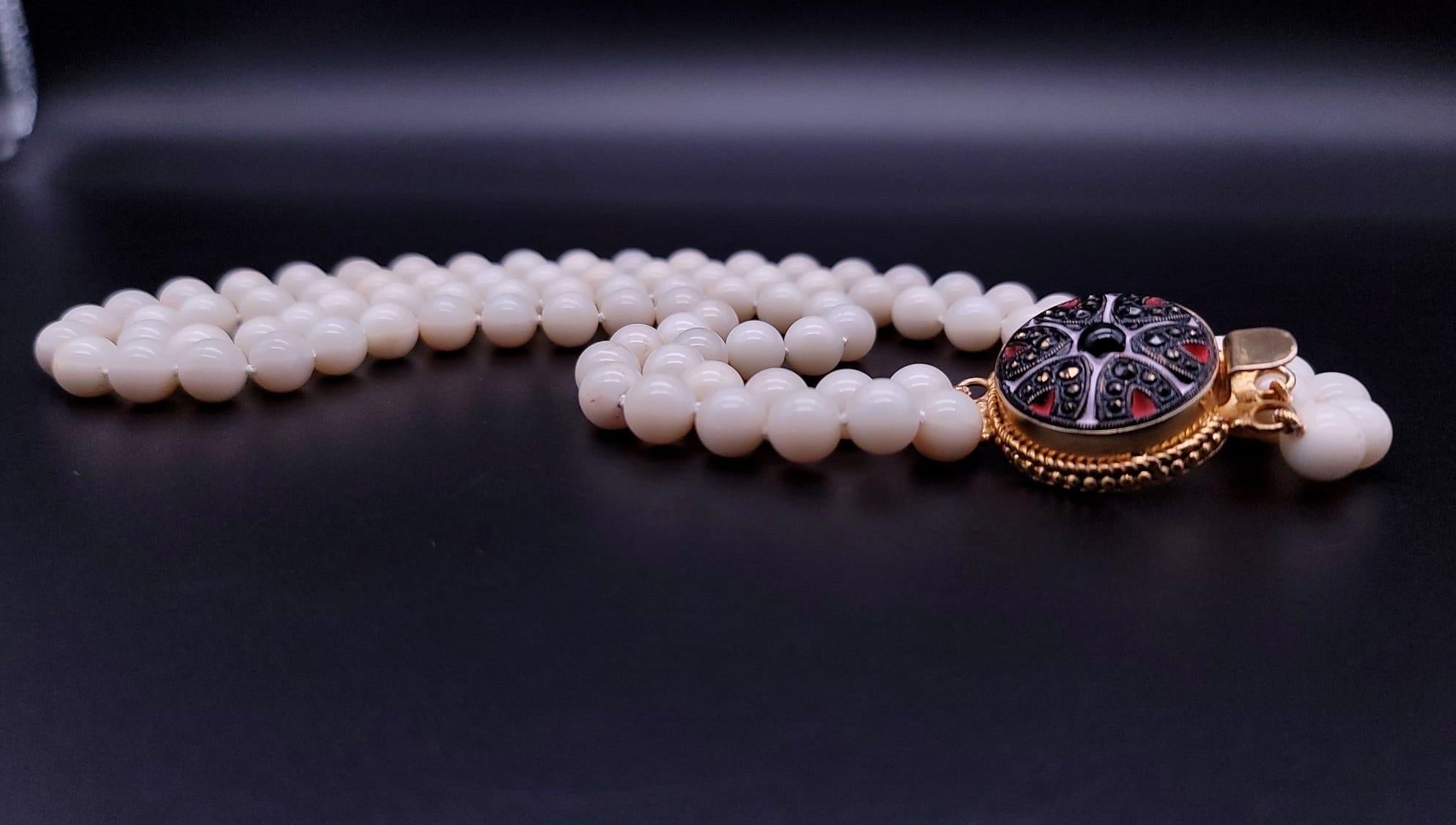 A.Jeschel Elegant two strand white Opal necklace In New Condition In Miami, FL