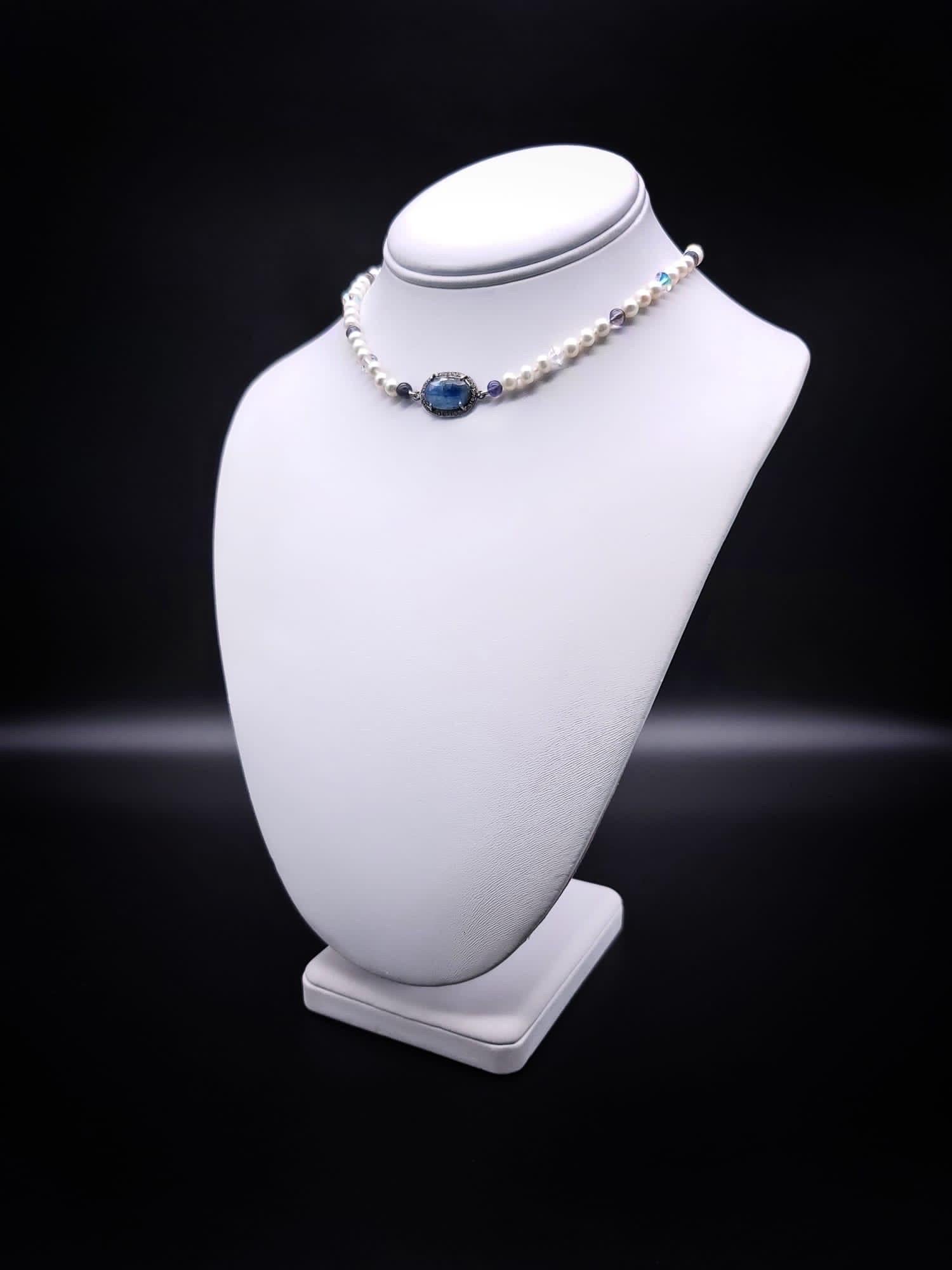 A.Jeschel  Choker-Halskette mit zarten Saphiren und Perlen. (Zeitgenössisch) im Angebot