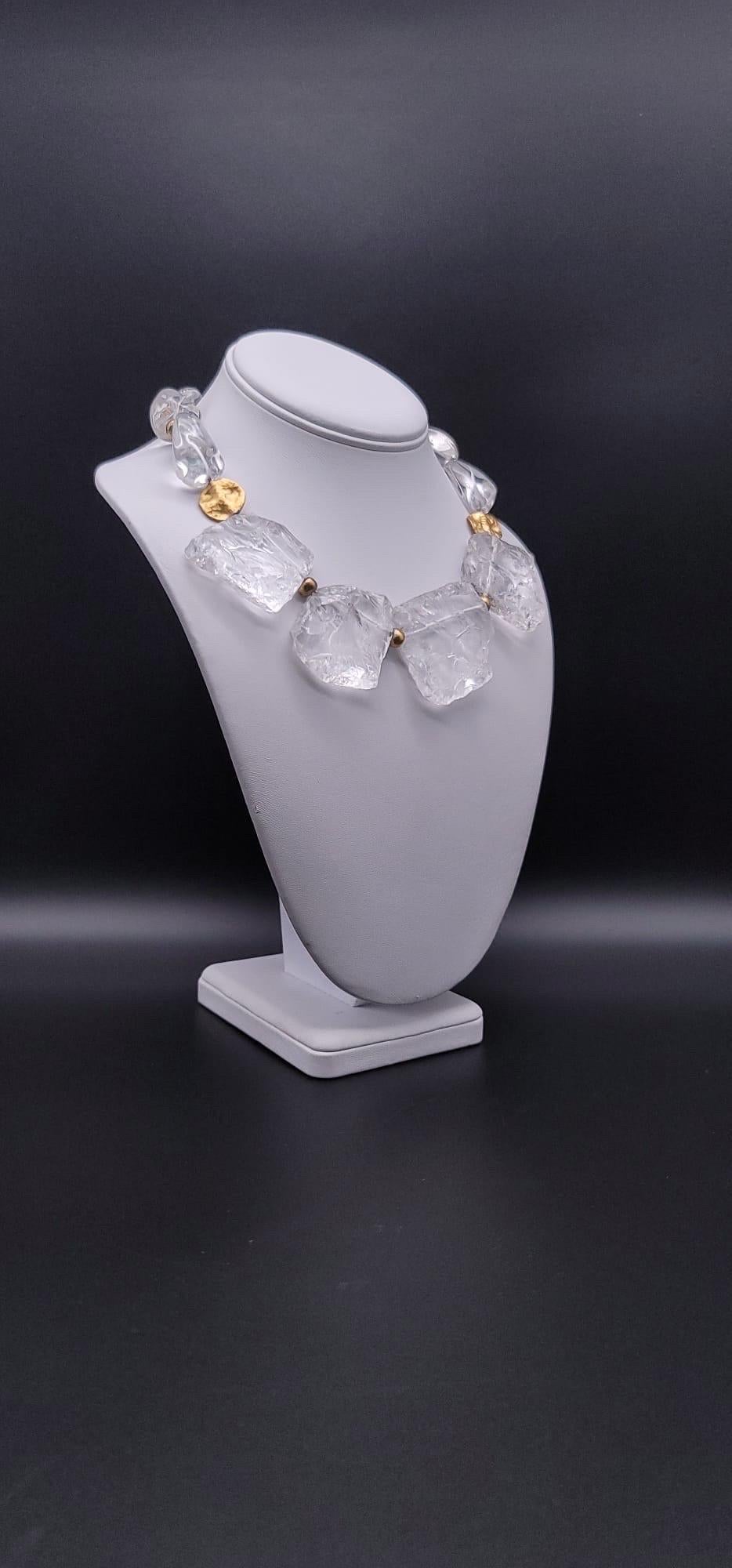 Collier dramatique A.Jeschel composé d'assiettes en cristal de roche martelé. en vente 7