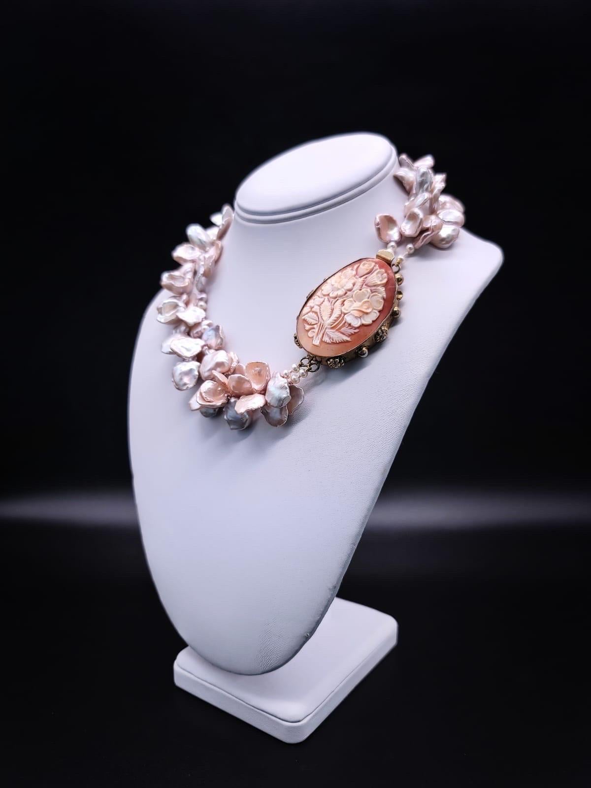 Contemporain A.Jeschel, élégant collier de perles Keshi avec fermoir italien vintage. en vente