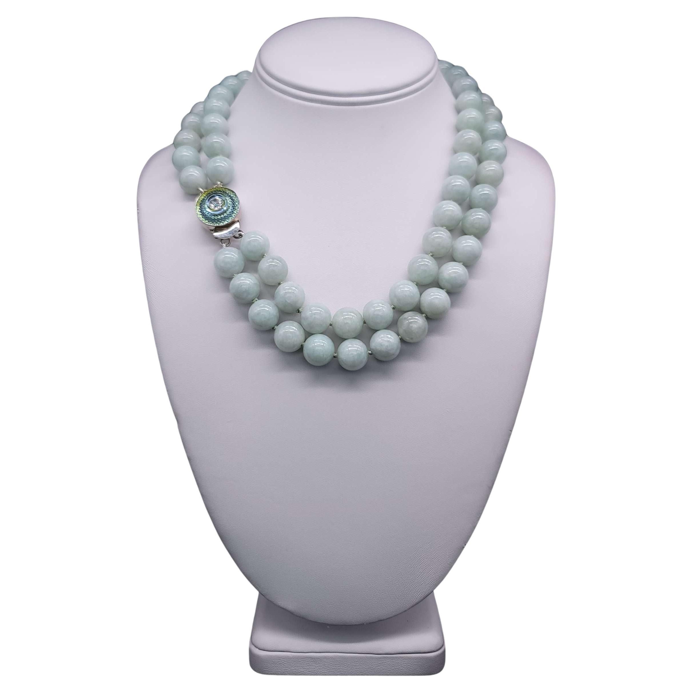 A.Jeschel Elegante collana abbinata in giada di Burma con chiusura firmata.