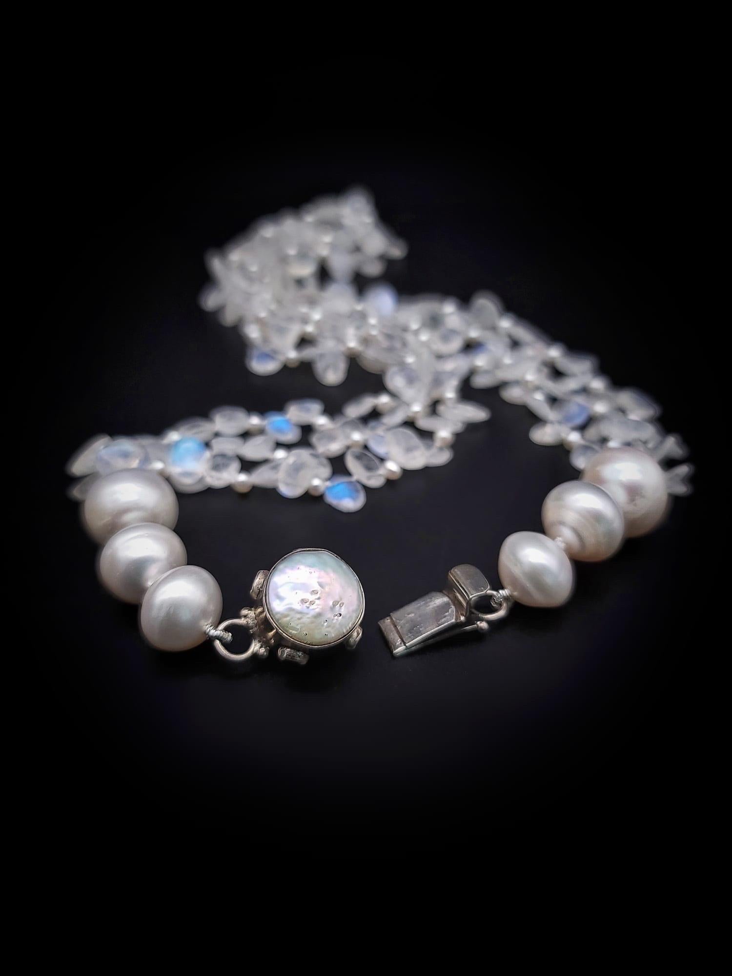 Facettierte Regenbogen-Mondstein-Halskette von A.Jeschel. Damen im Angebot