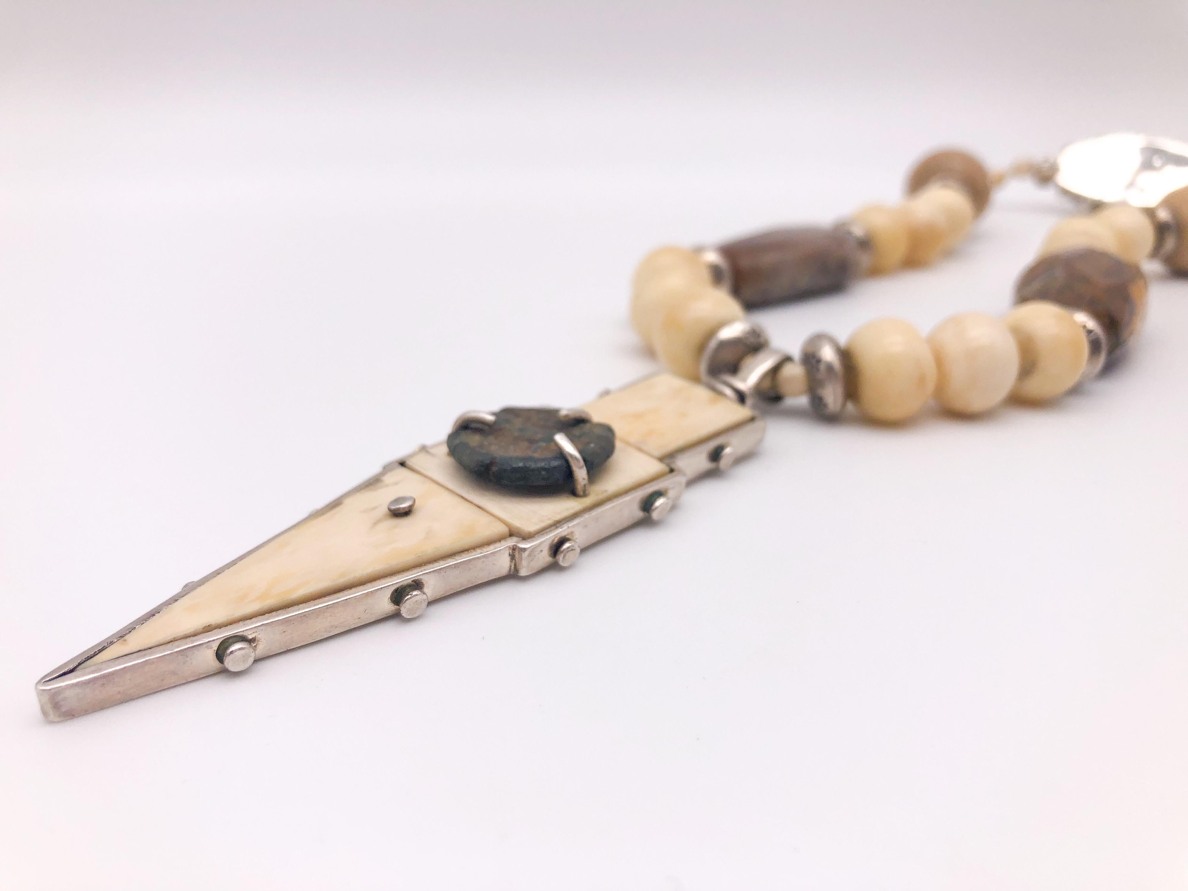 Collana con ciondolo firmato A.Jeschel Fossile e moneta romana In condizioni Nuovo in vendita a Miami, FL