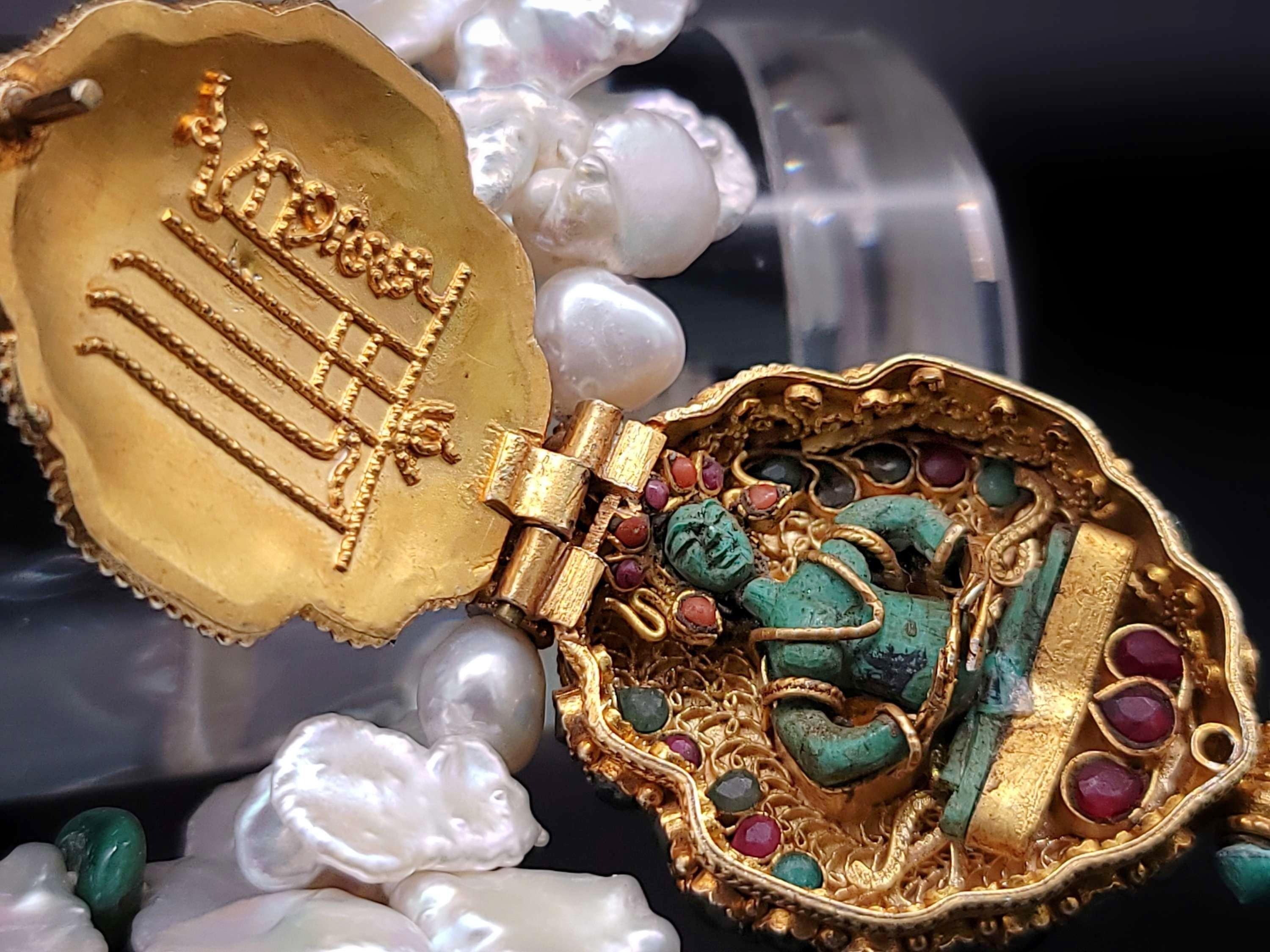 A.Jeschel Ghau Box Pendant Emerald and Freshwater Keshi Pearl Necklace In New Condition For Sale In Miami, FL