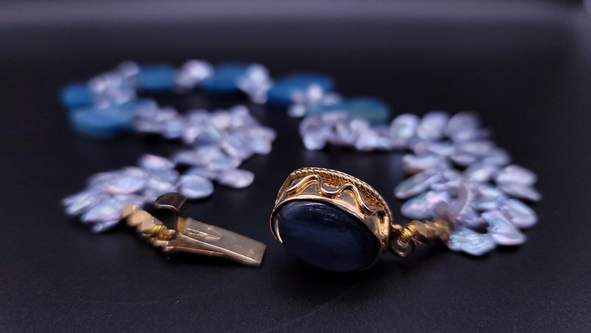 A.Jeschel Halskette aus blauem Quarz und Barockperlen. im Angebot 10