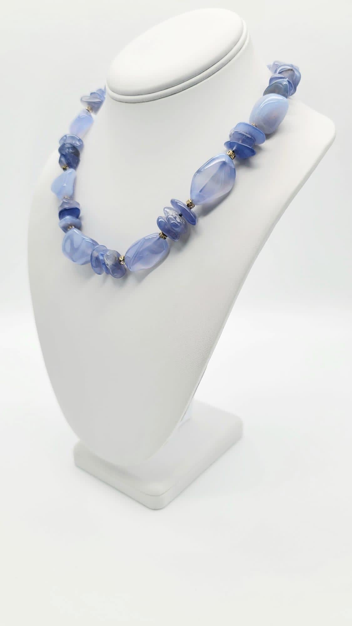 A.Jeschel Himmelblaue Chalcedon-Halskette (Gemischter Schliff) im Angebot
