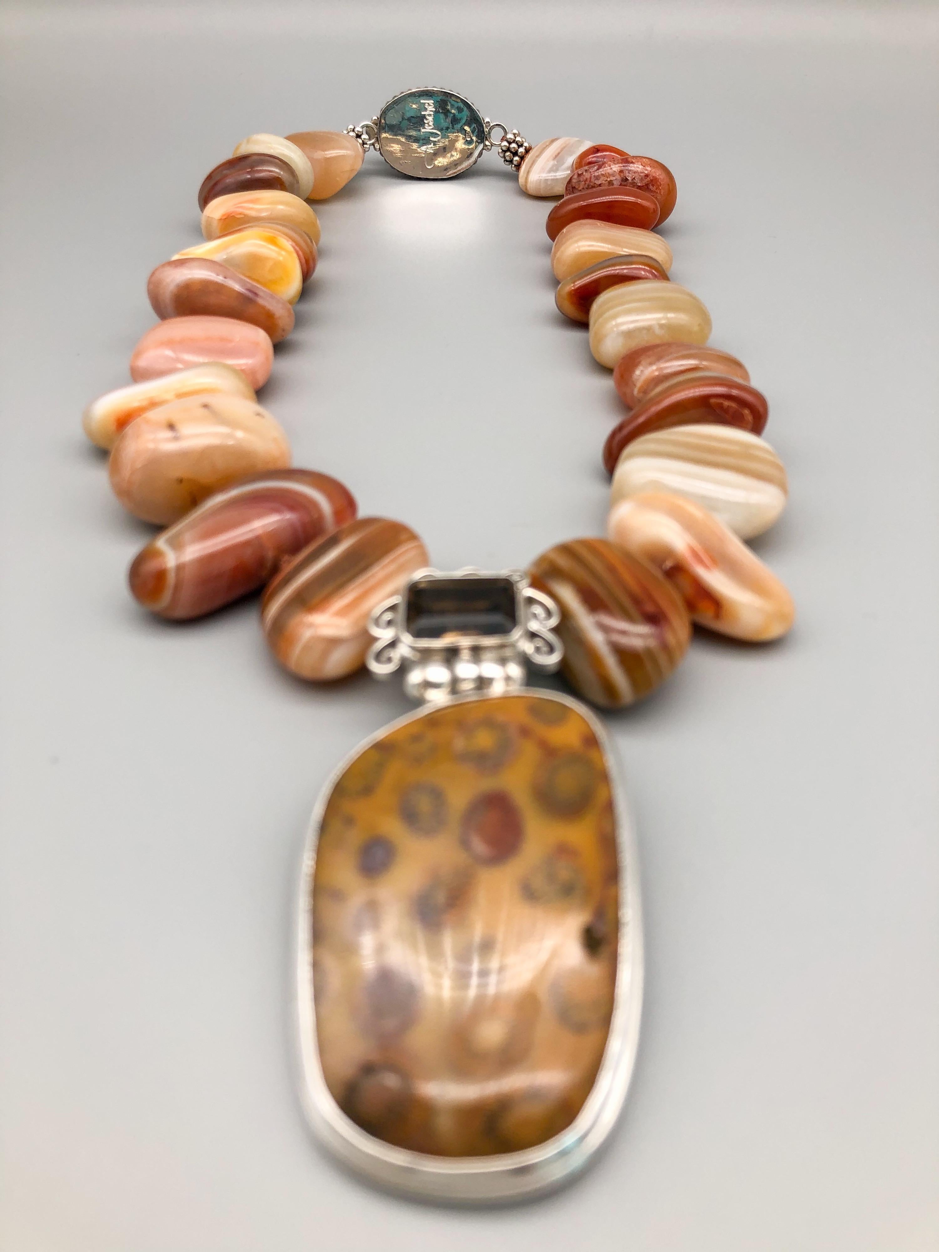 A.Jeschel Honey-colored striped Brazilian Agate pendant necklace. For Sale 2