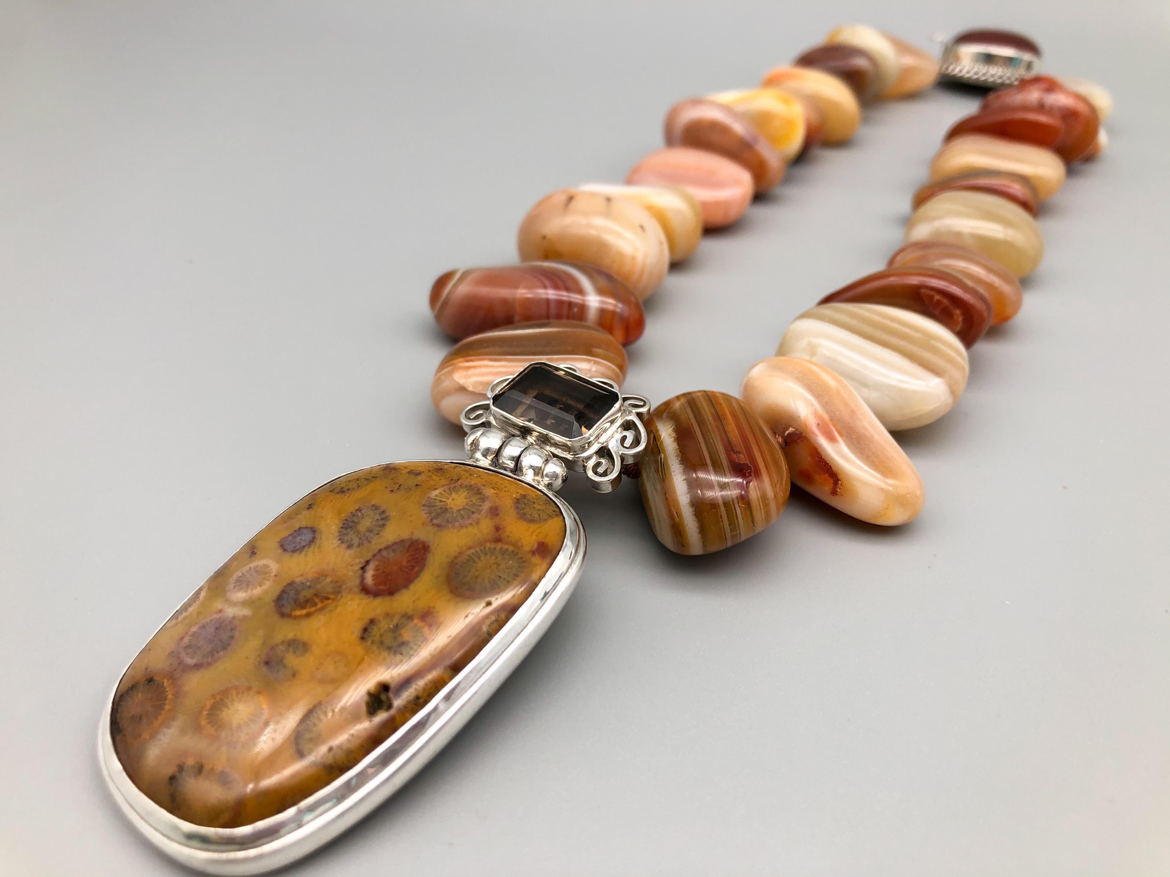 Women's or Men's A.Jeschel Honey-colored striped Brazilian Agate pendant necklace. For Sale