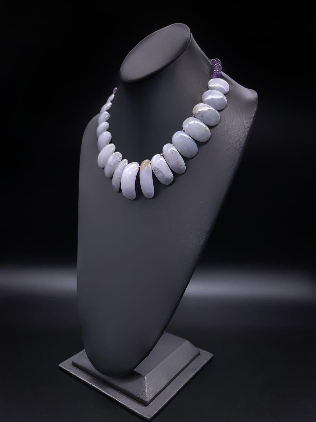Contemporaneo A.Jeschel Collana di giada Lavander. in vendita