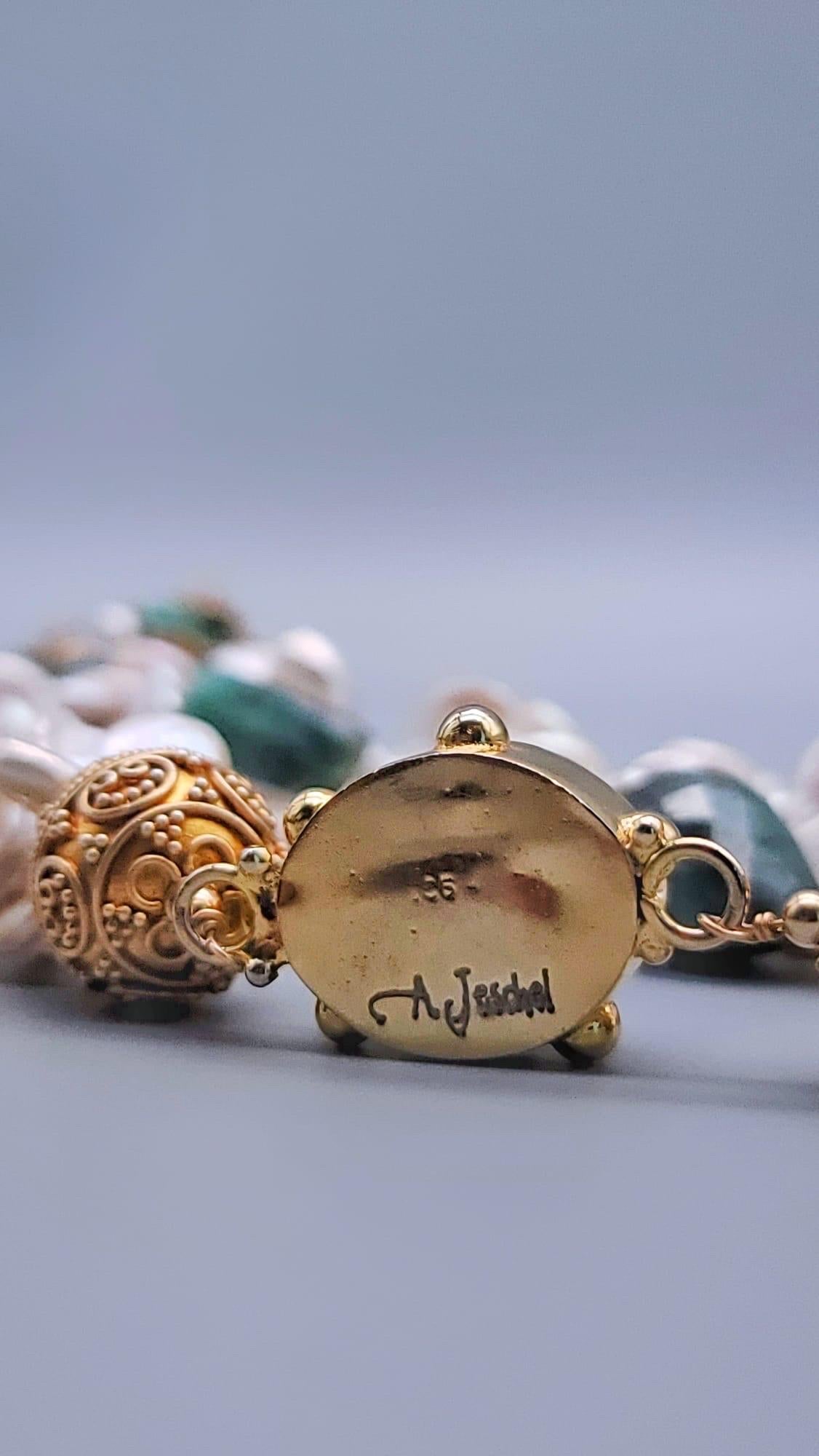 A.Jeschel  Magnifique collier tibétaine Ghau tibétaine en forme de boîte à prières et perles en vente 8