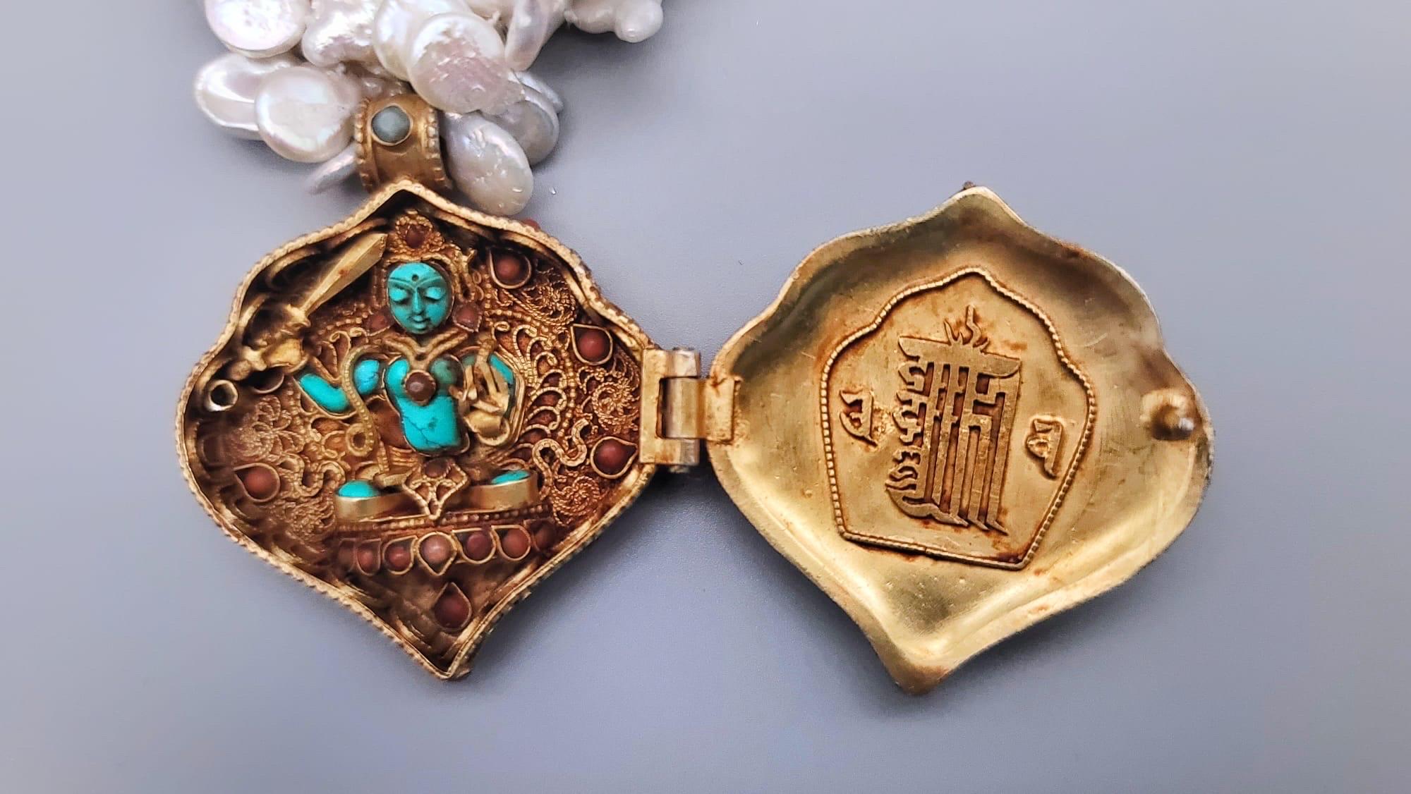 A.Jeschel  Magnificent Tibetan Ghau prayer box and Pearls necklace For Sale 8
