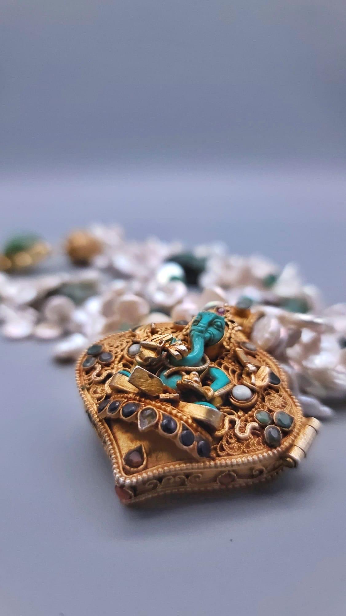 A.Jeschel  Magnificent Tibetan Ghau prayer box and Pearls necklace For Sale 10