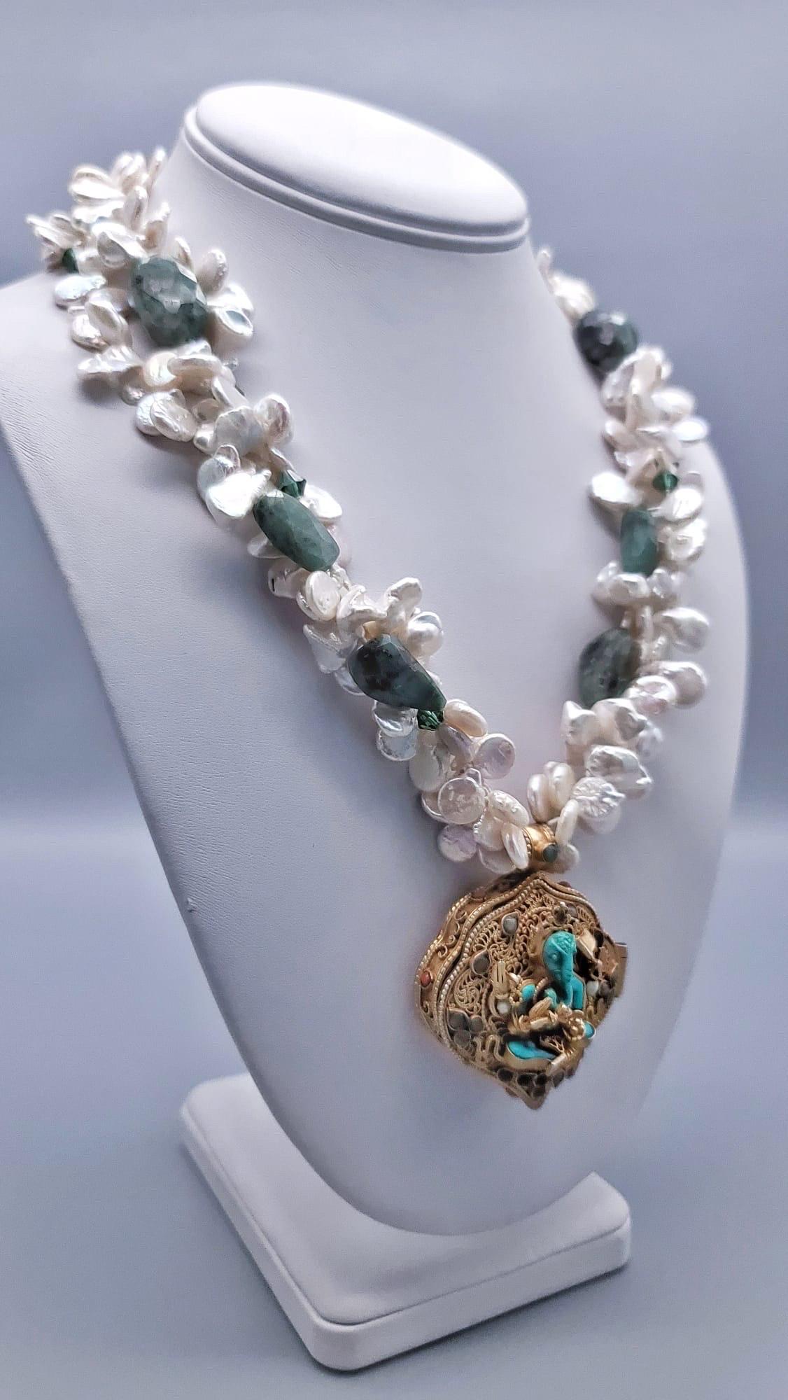 Contemporain A.Jeschel  Magnifique collier tibétaine Ghau tibétaine en forme de boîte à prières et perles en vente