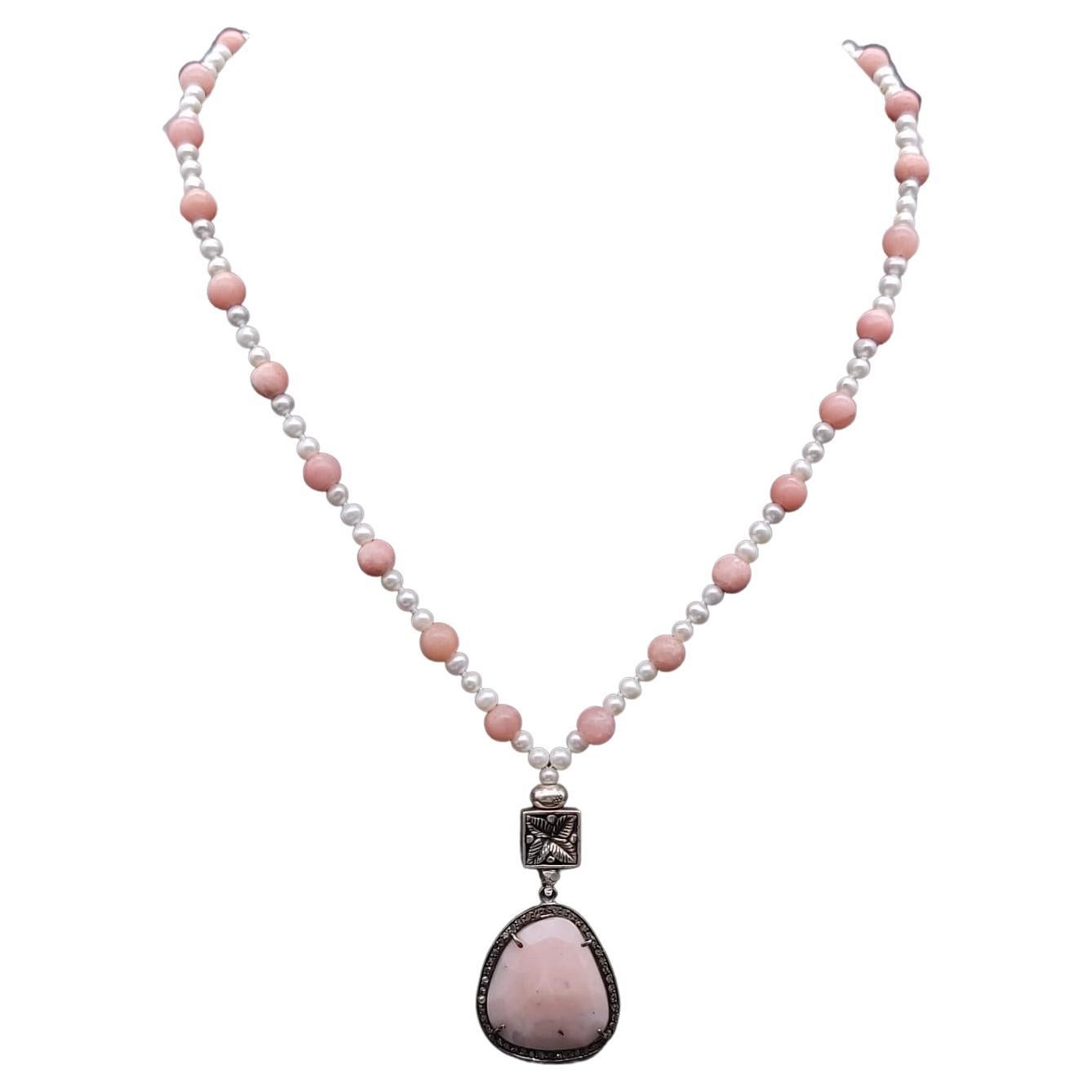 A.Jeschel, collier pendentif délicat en perles d'eau douce et opale rose.