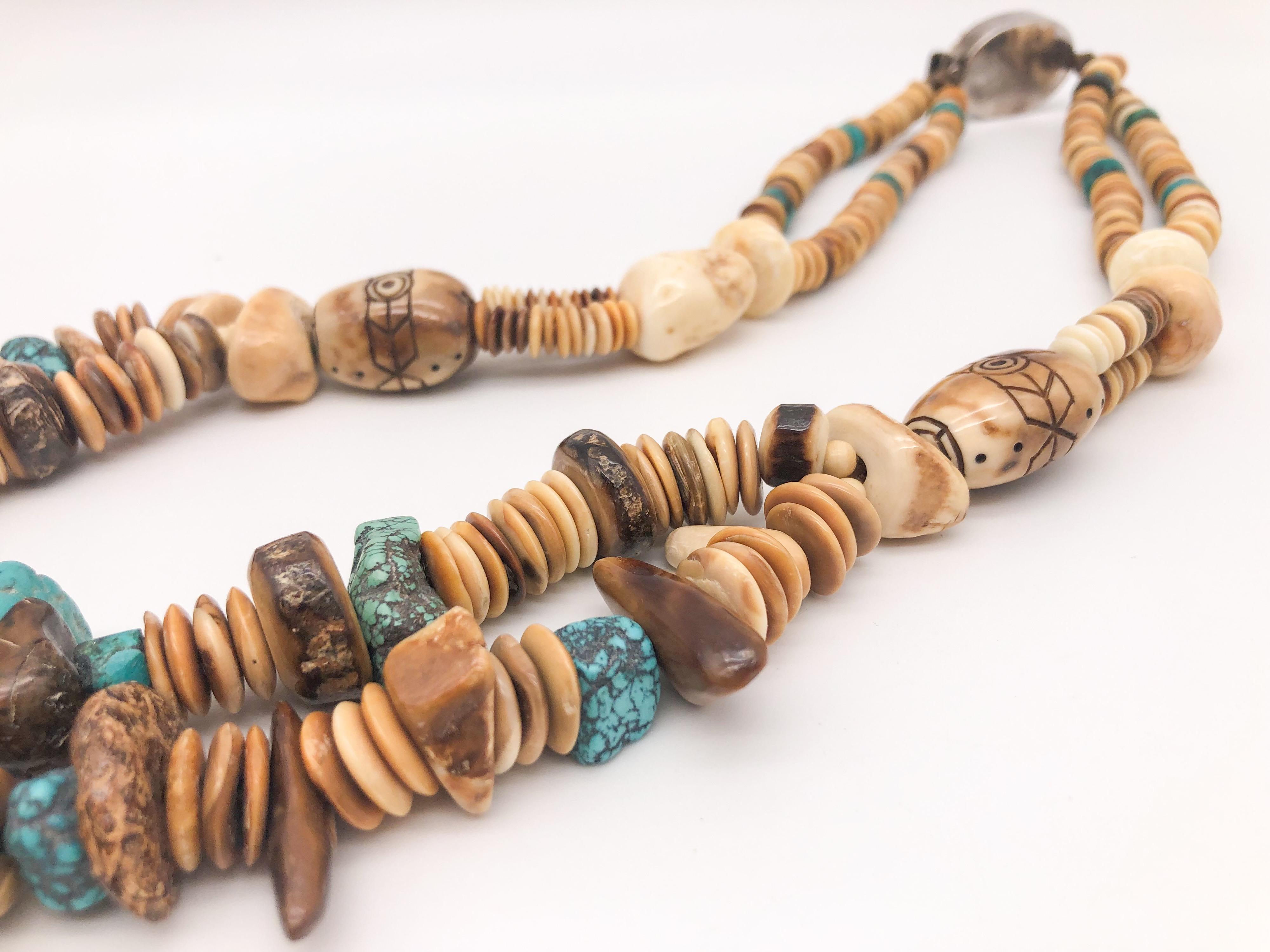 A.Jeschel, remarquable collier pendentif préhistorique en turquoise et fossiles. en vente 8