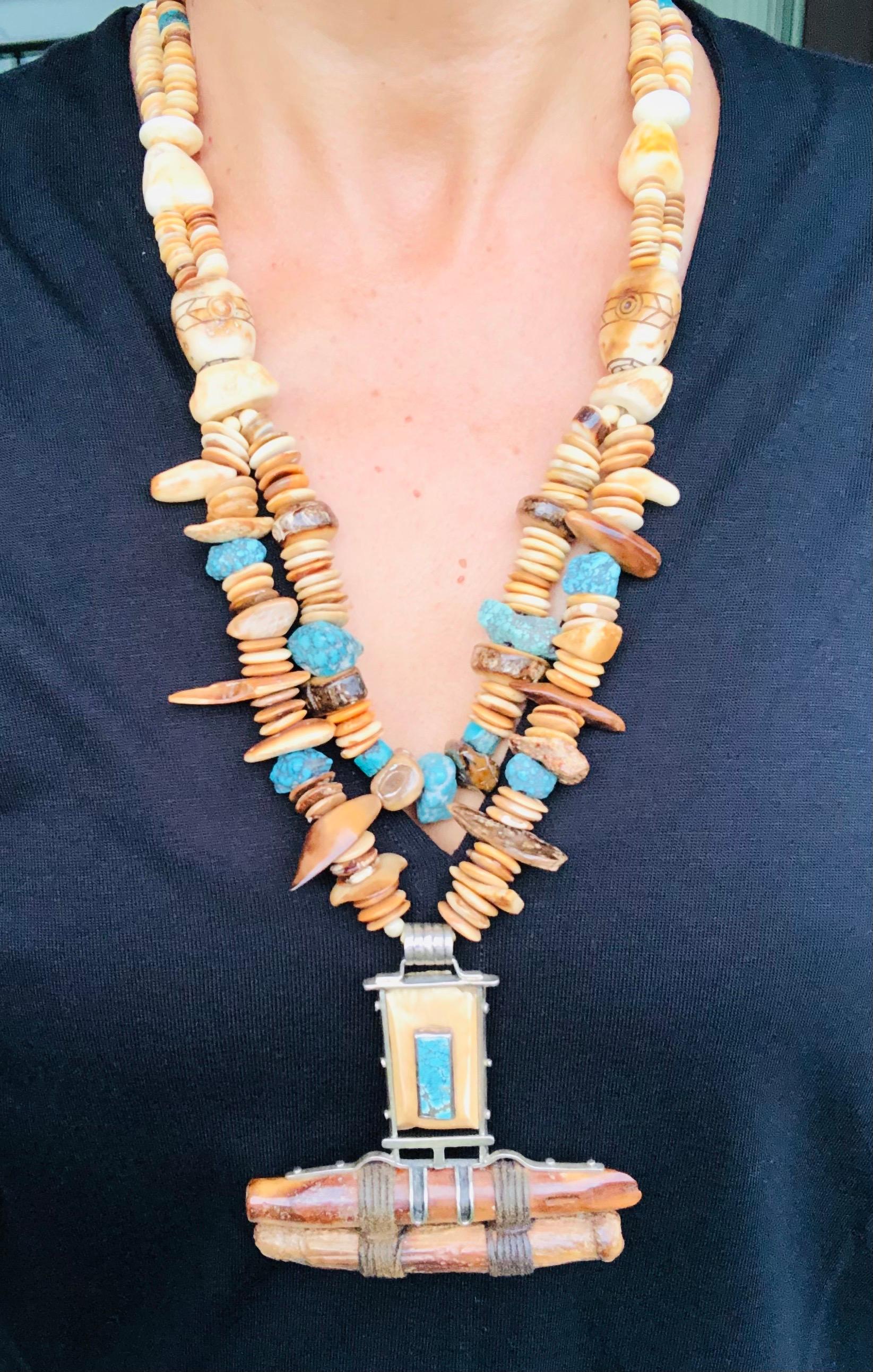 A.Jeschel, remarquable collier pendentif préhistorique en turquoise et fossiles. en vente 13