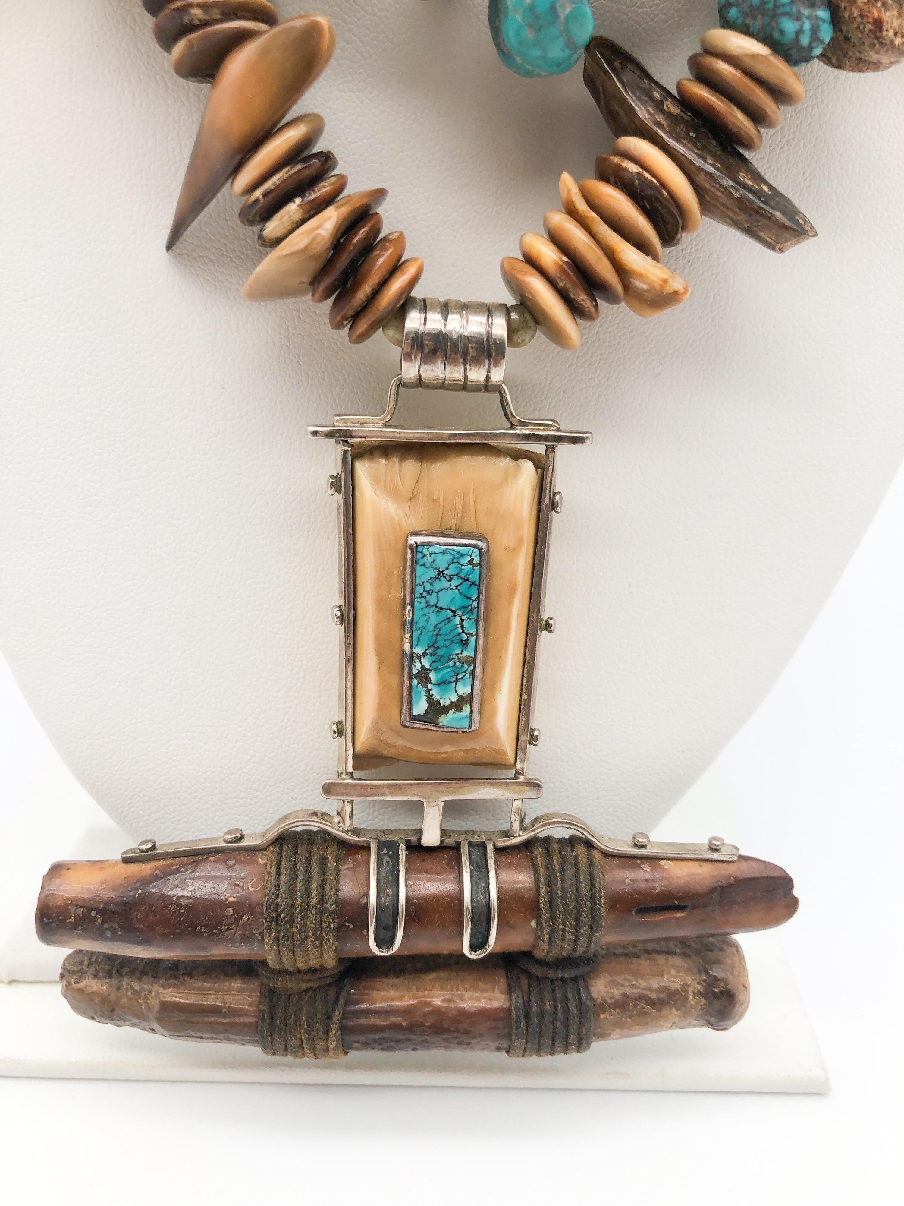 A.Jeschel, remarquable collier pendentif préhistorique en turquoise et fossiles. Neuf - En vente à Miami, FL