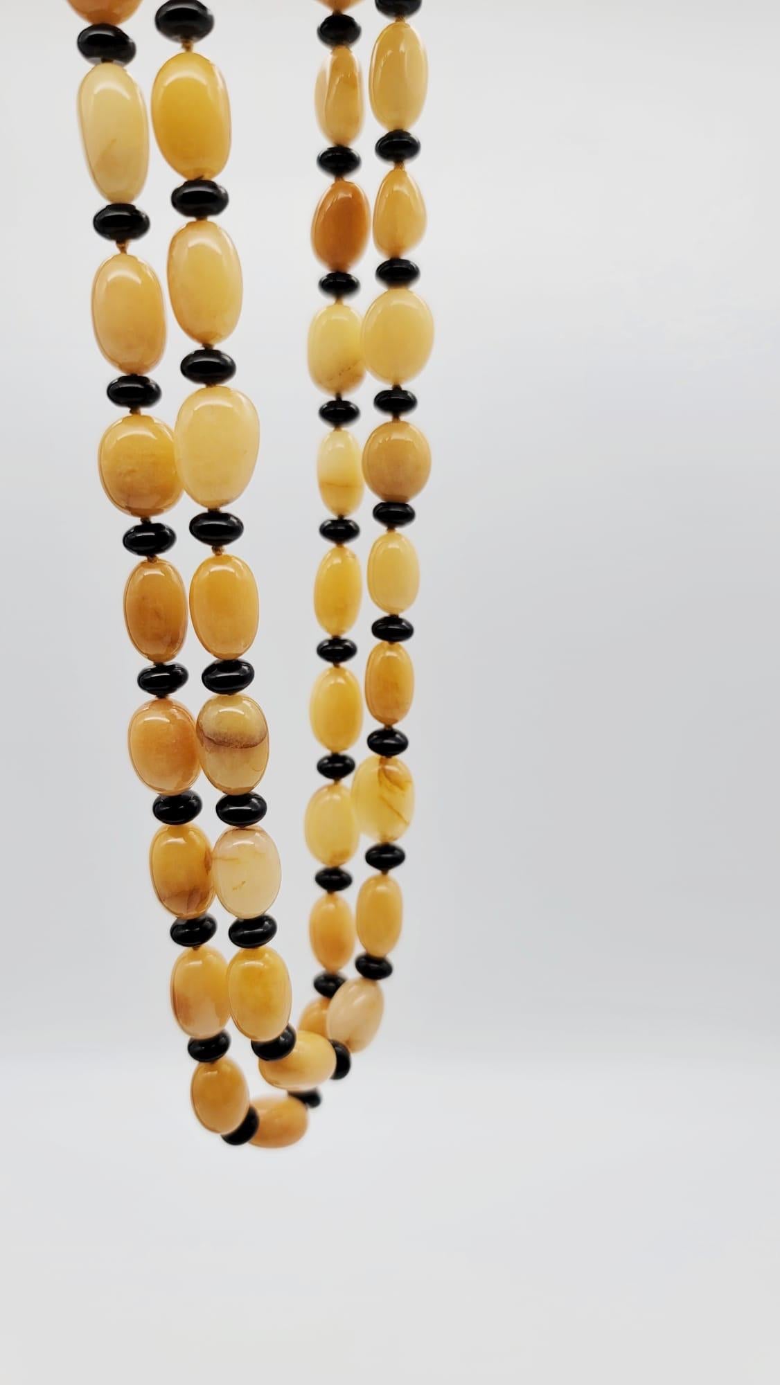 A.jeschel Richly colored Honey Jade and black Onyx necklace In New Condition In Miami, FL