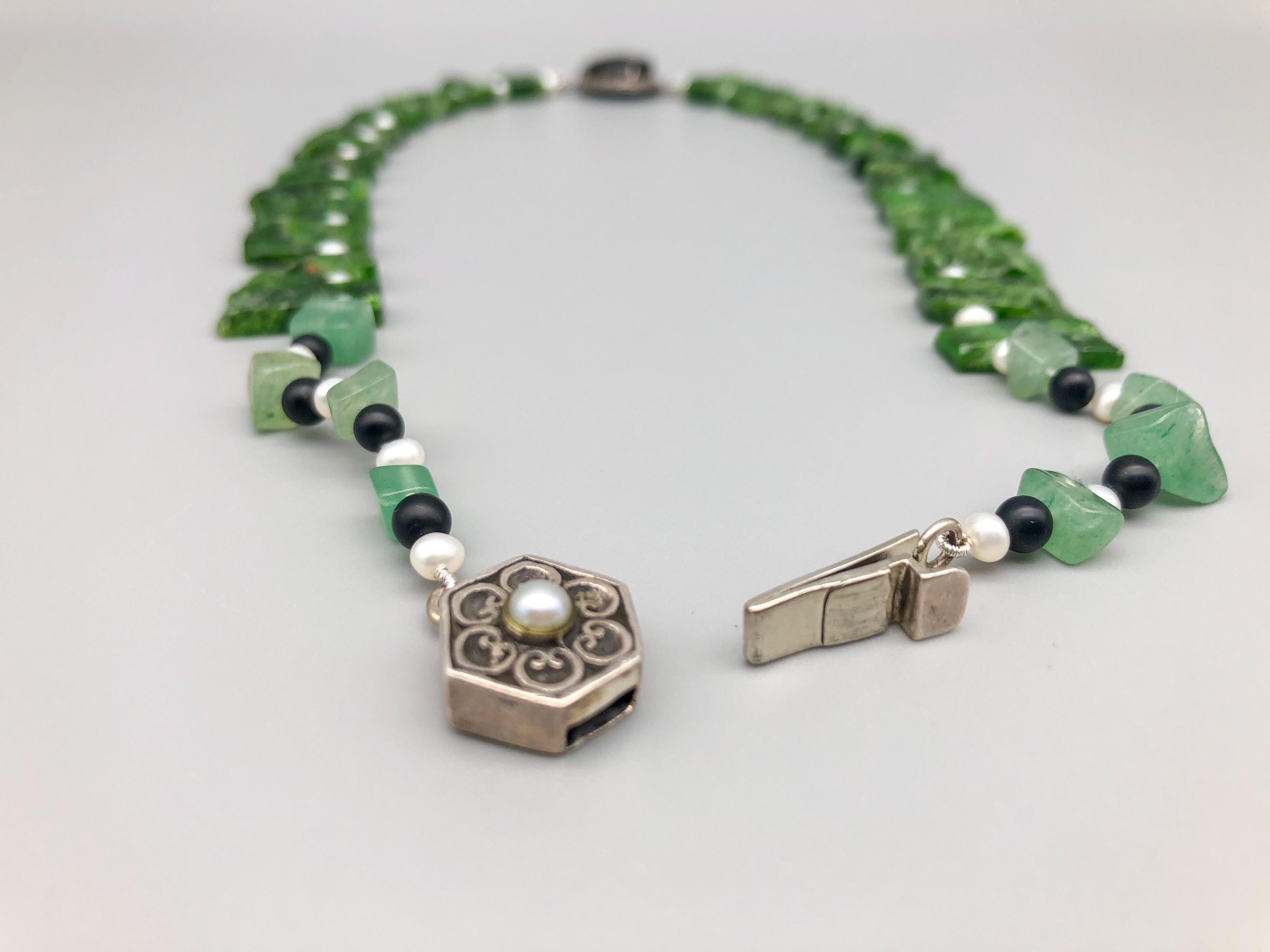 A.Jeschel Diopside single strand necklace with Onyx and Diamonds. For Sale 9