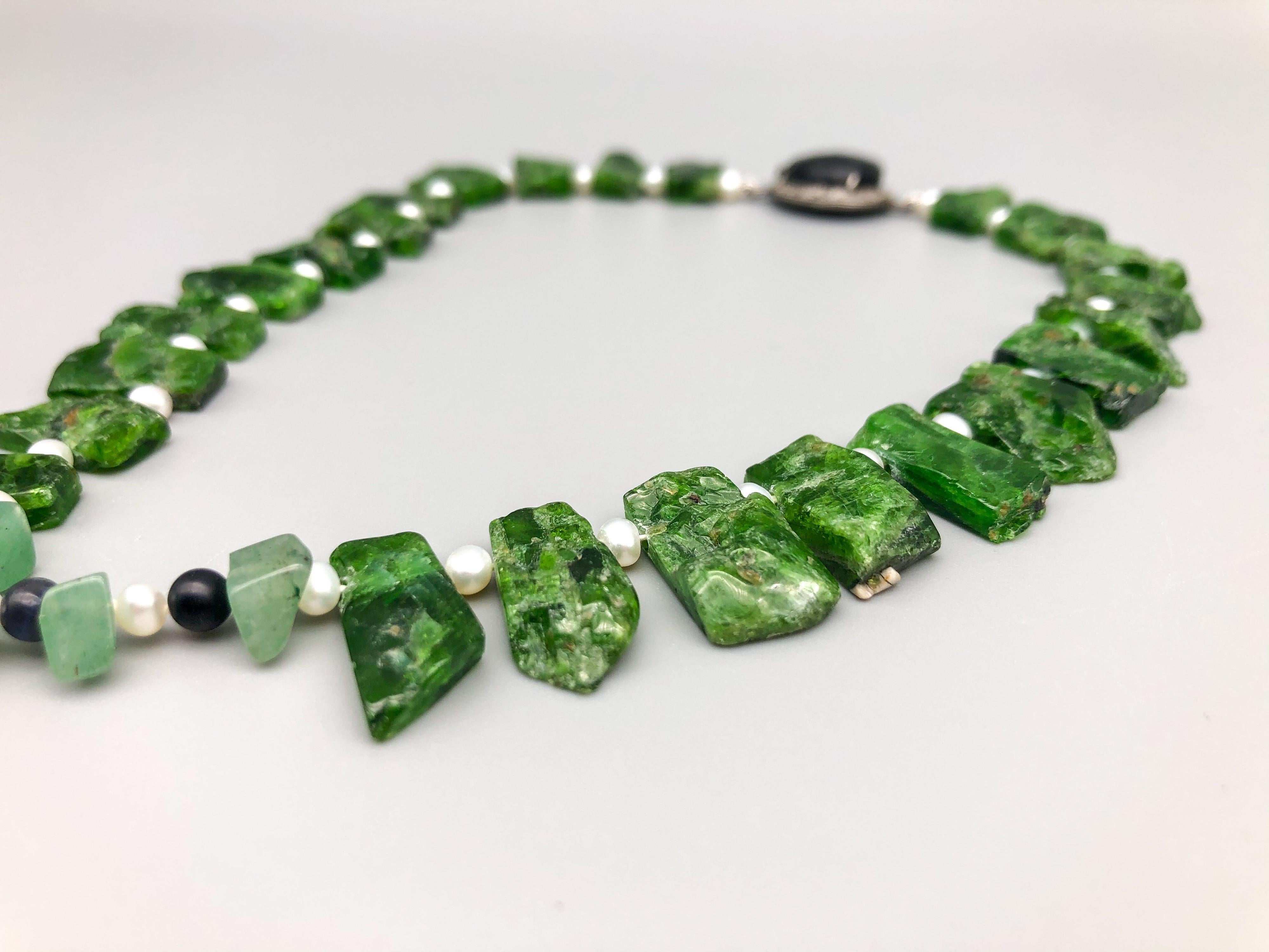 A.Jeschel Diopside single strand necklace with Onyx and Diamonds. For Sale 5