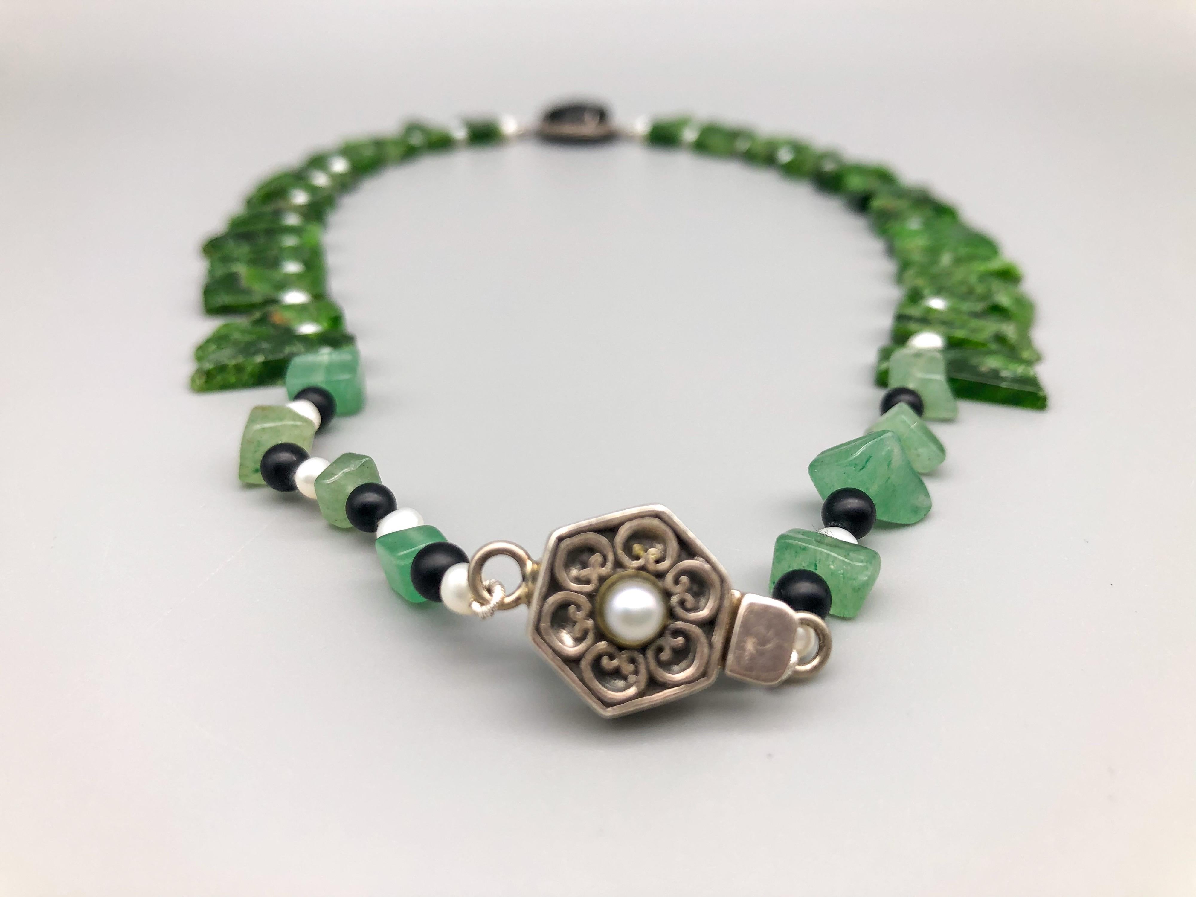 A.Jeschel Diopside single strand necklace with Onyx and Diamonds. For Sale 8