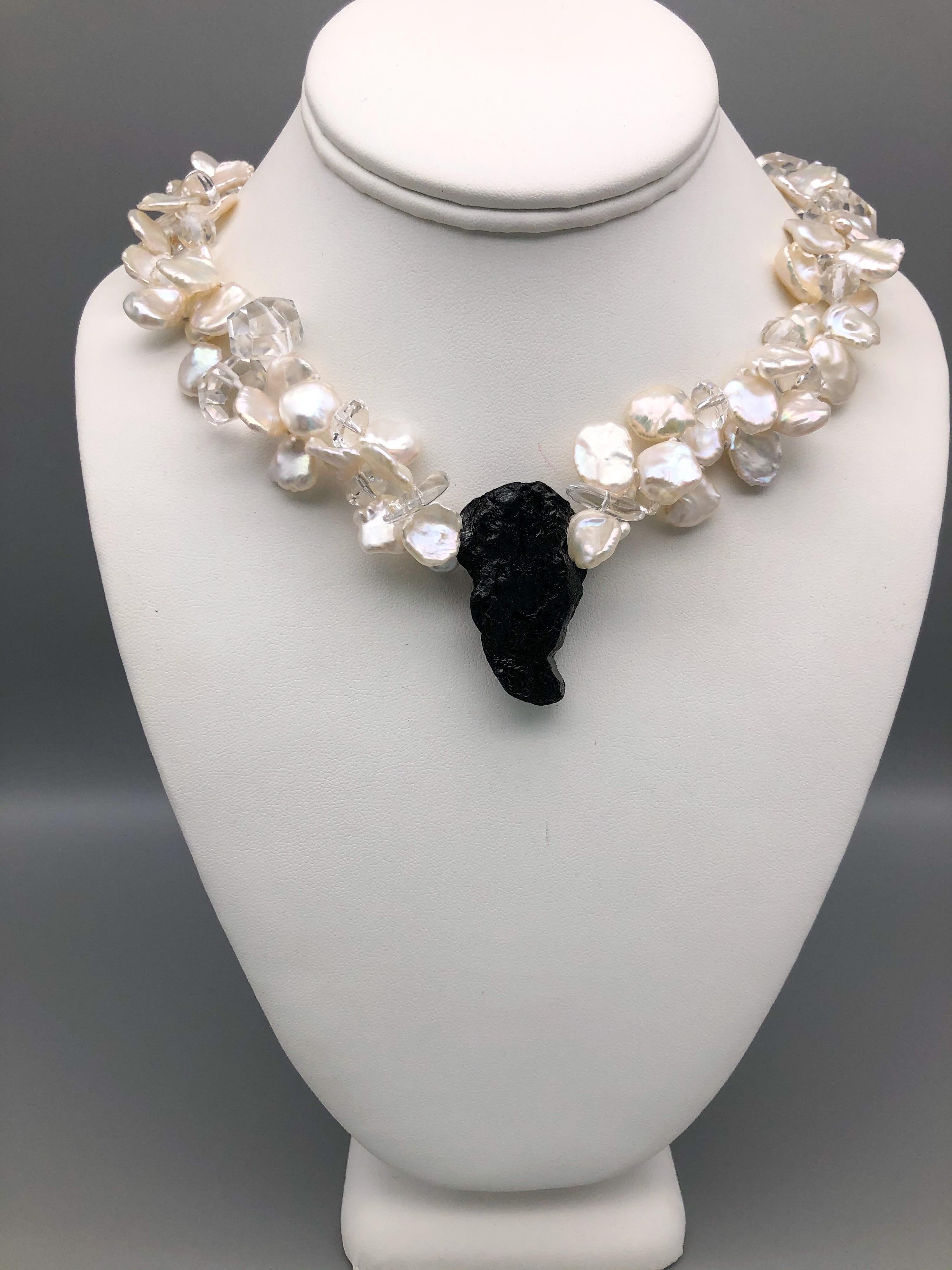 Contemporain Pendentif en tourmaline noire massive A.Jeschel avec un double rang de perles. en vente