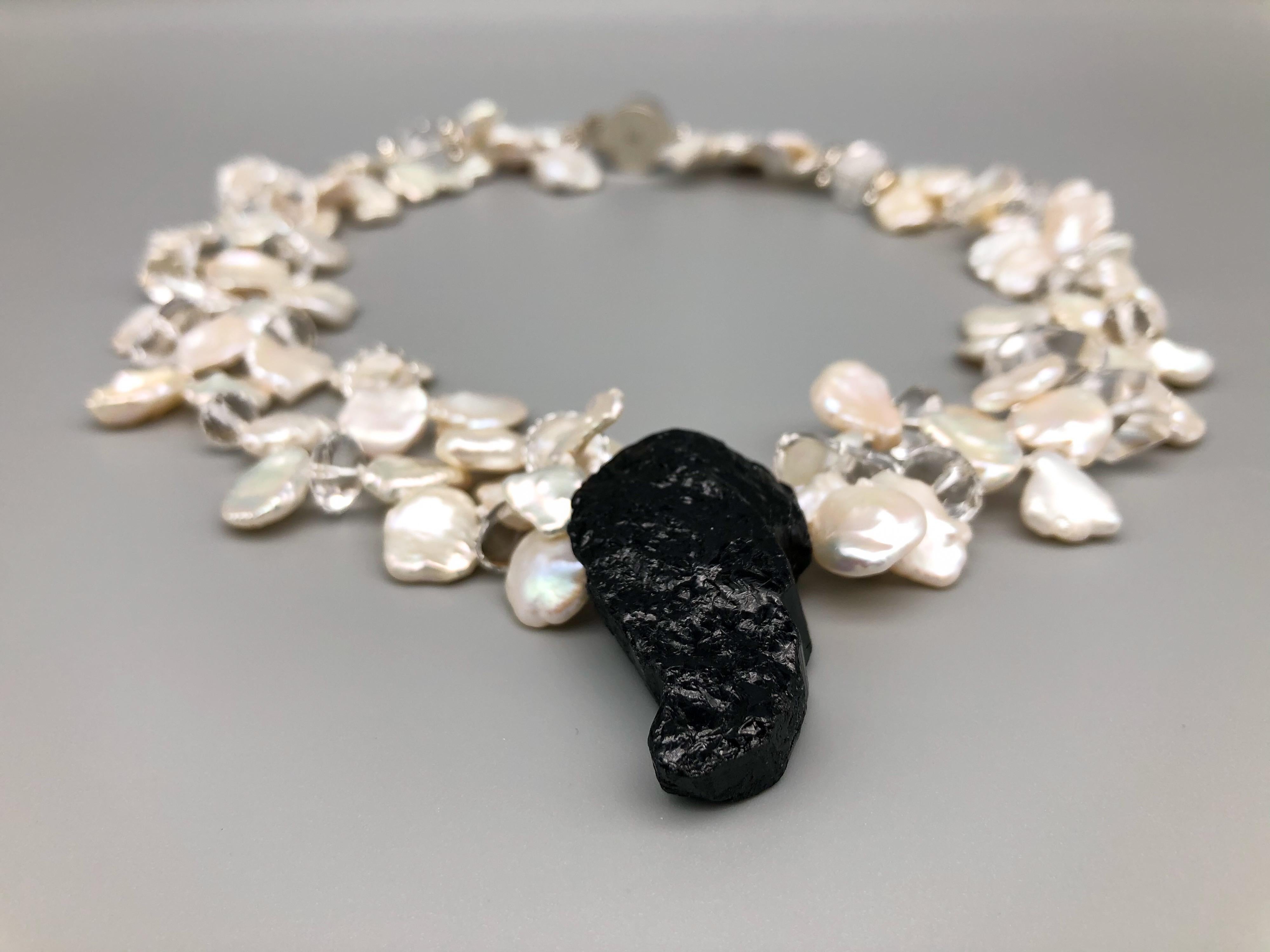 Pendentif en tourmaline noire massive A.Jeschel avec un double rang de perles. en vente 2
