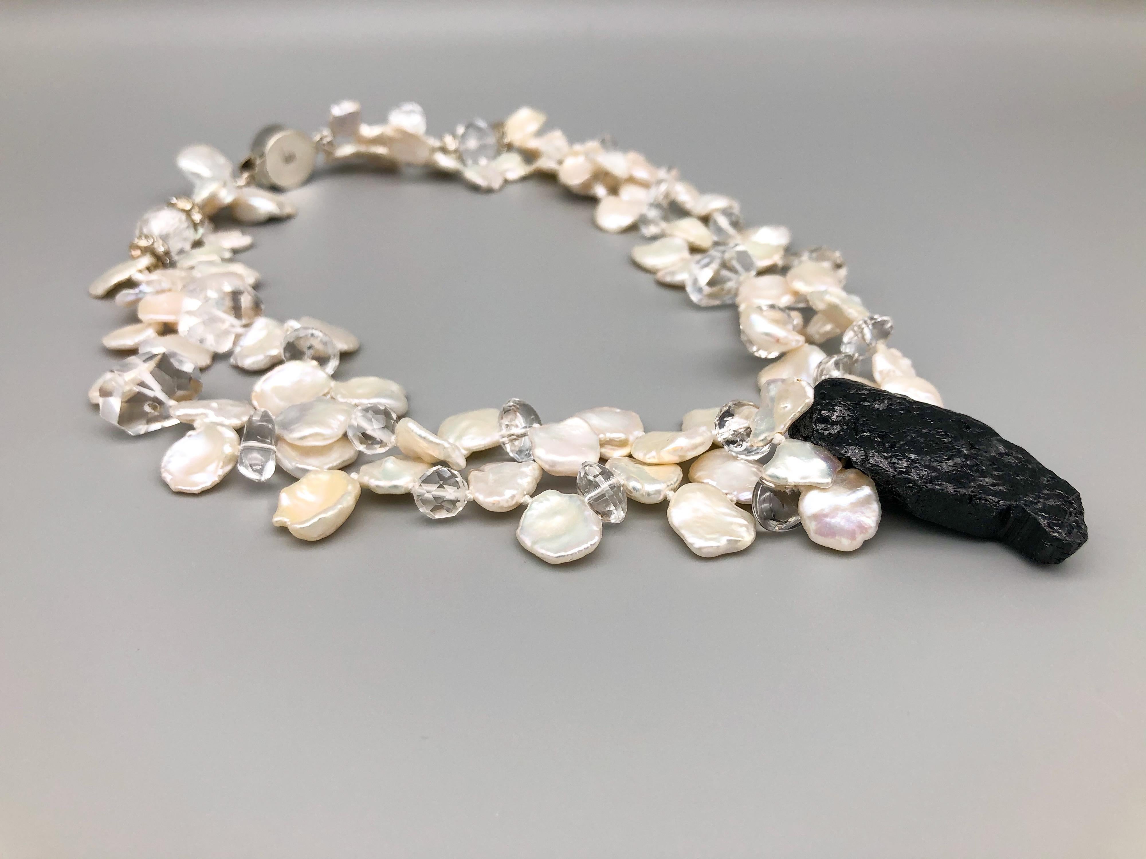 Pendentif en tourmaline noire massive A.Jeschel avec un double rang de perles. en vente 3
