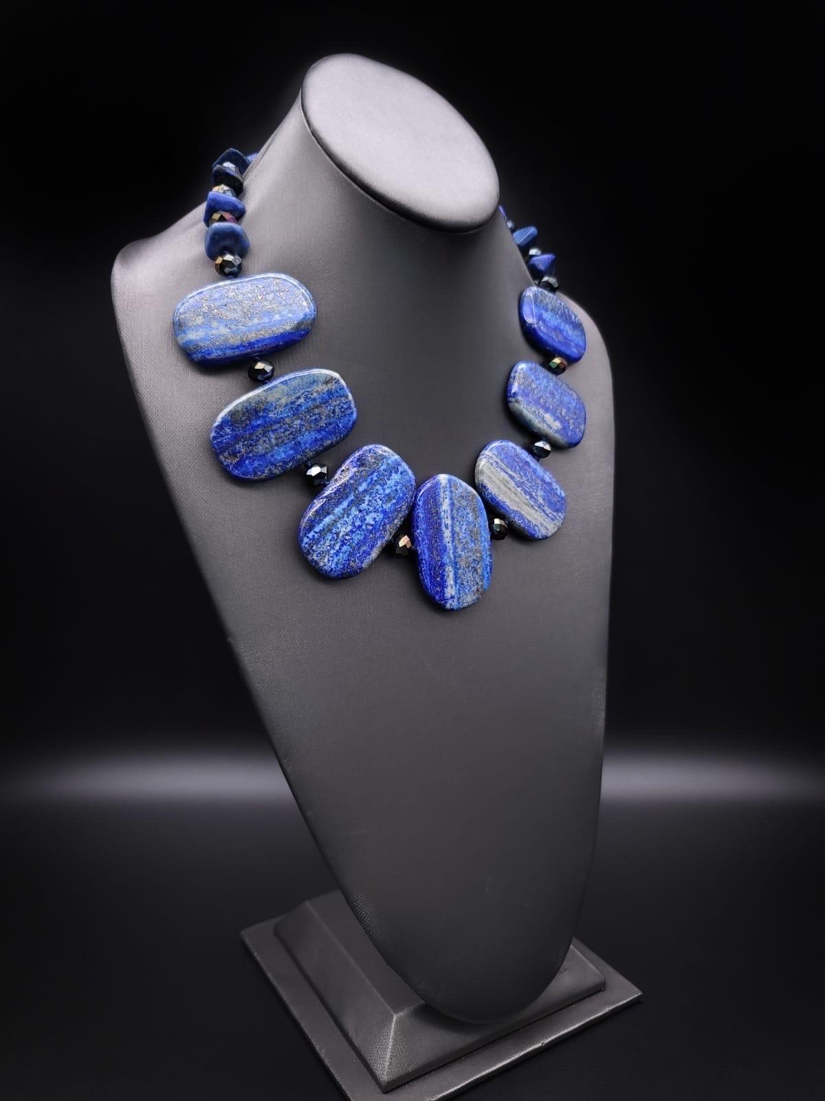Contemporain A.Jeschel, spectaculaire collier d'assiettes en lapis-lazuli. en vente