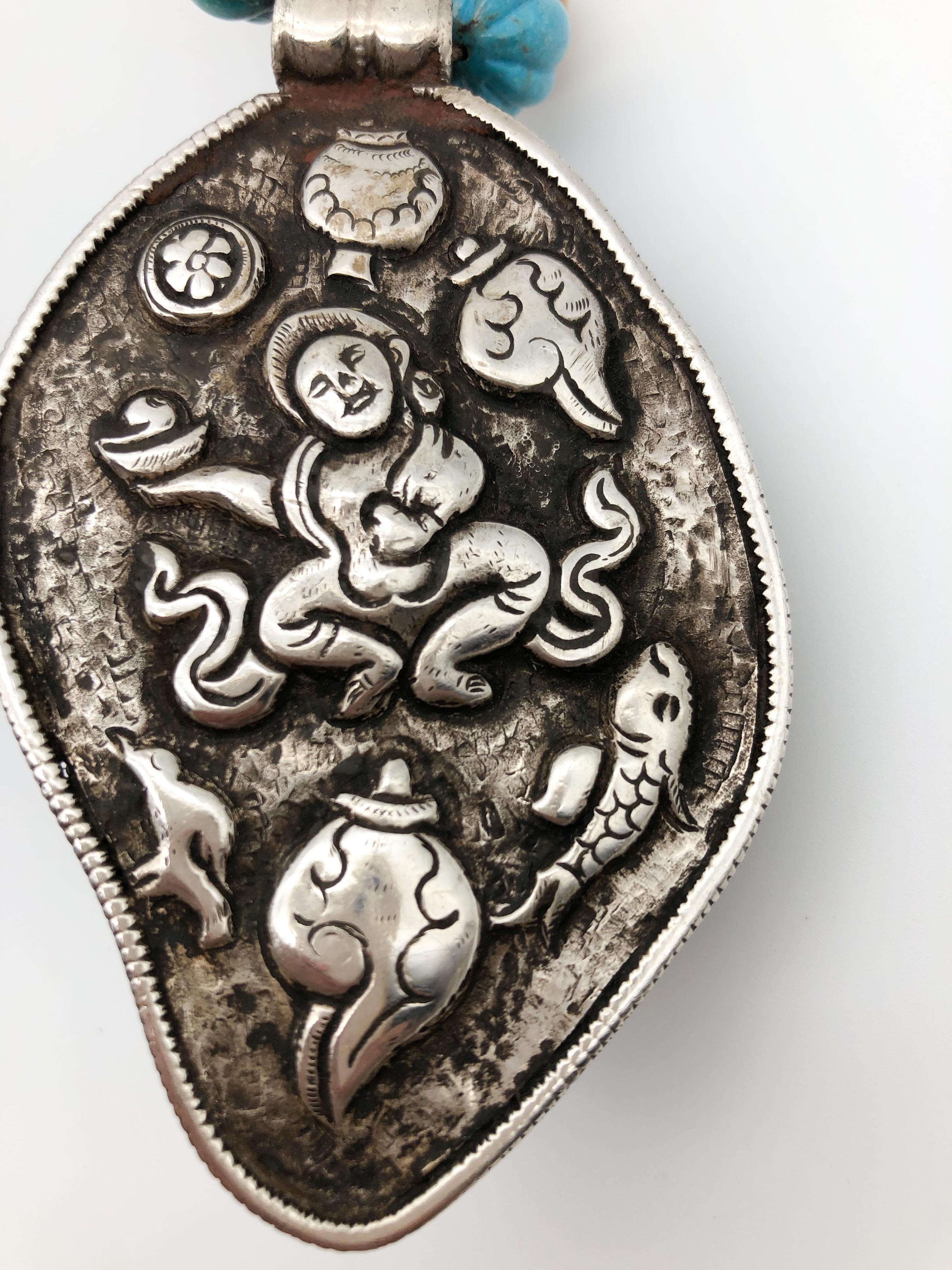 A.Jeschel Ciondolo in argento sterling con drago tibetano e perline turchesi assortite In condizioni Nuovo in vendita a Miami, FL