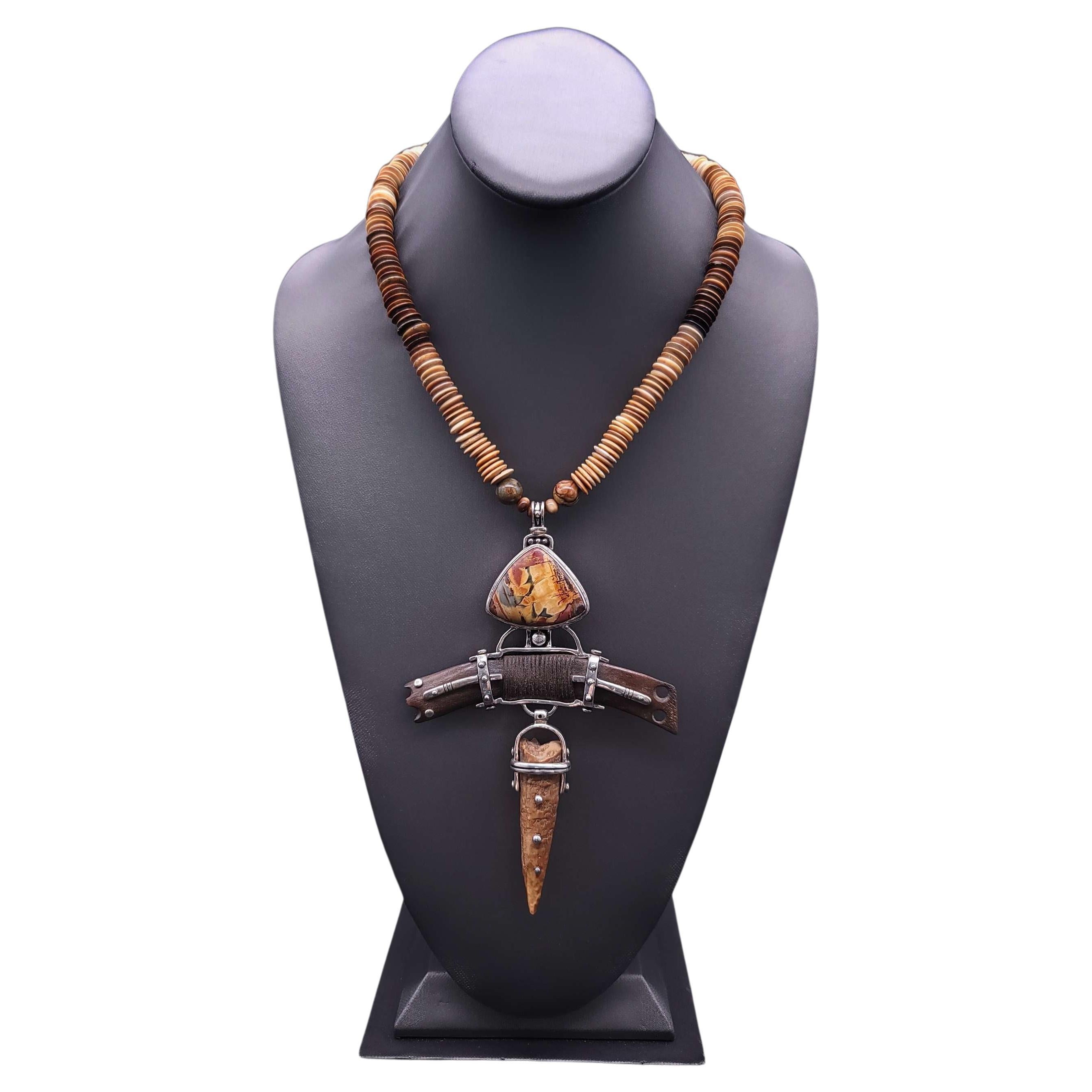 Superbe collier en jaspe A.Jeschel avec pendentif en relique fossilisée. en vente