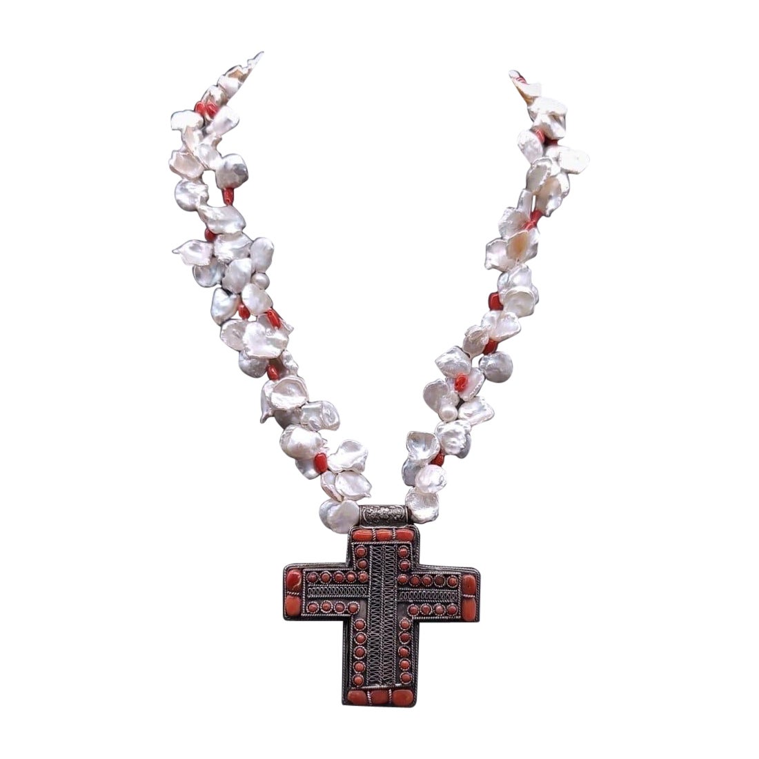 A.Jeschel Atemberaubende Keshi-Perlenkette mit Vintage-Kreuz-Anhänger. im Angebot