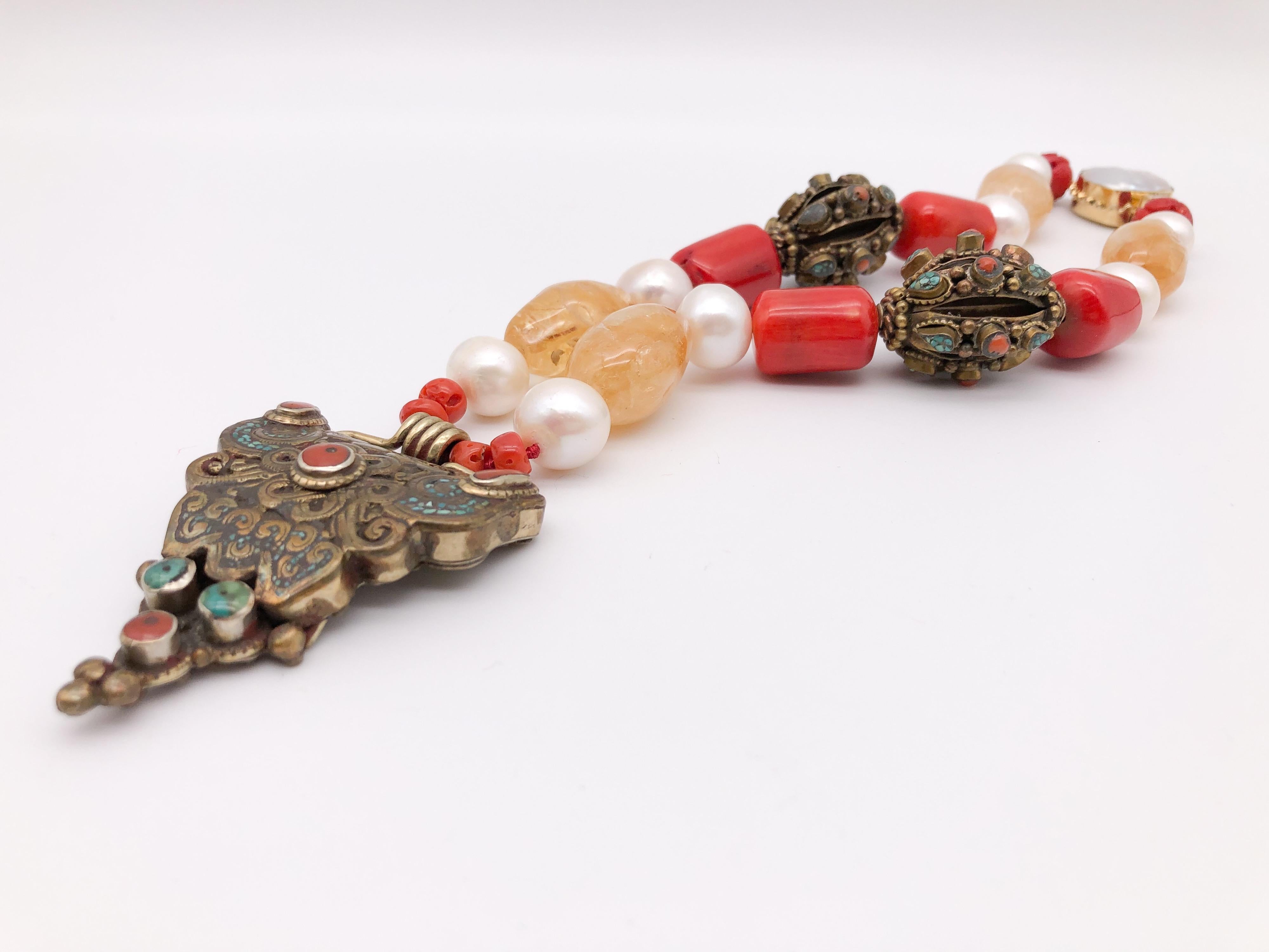 A.Jeschel Collier pendentif tibétain en laiton avec citrine et perles. Unisexe en vente