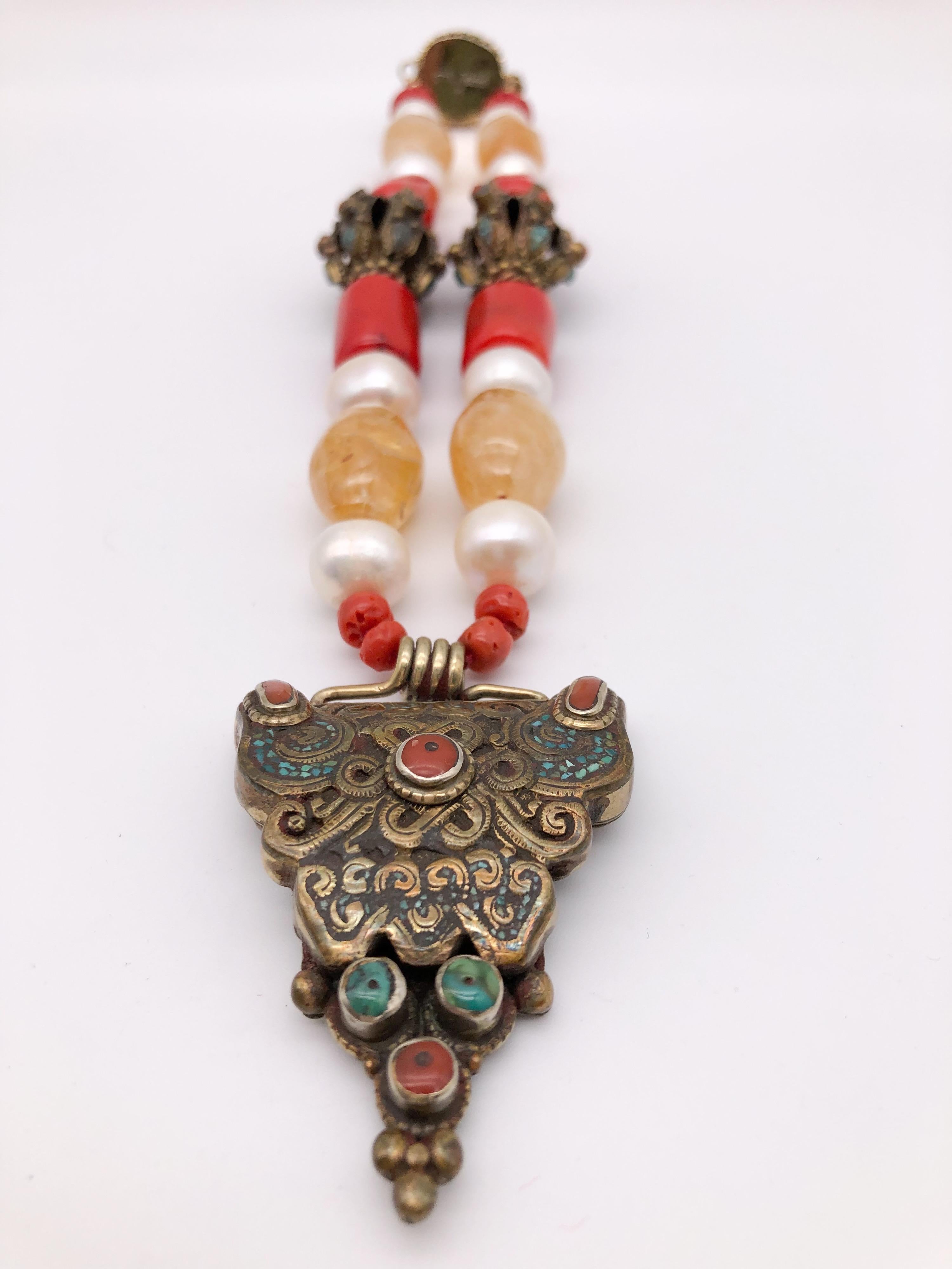 A.Jeschel Collier pendentif tibétain en laiton avec citrine et perles. en vente 3