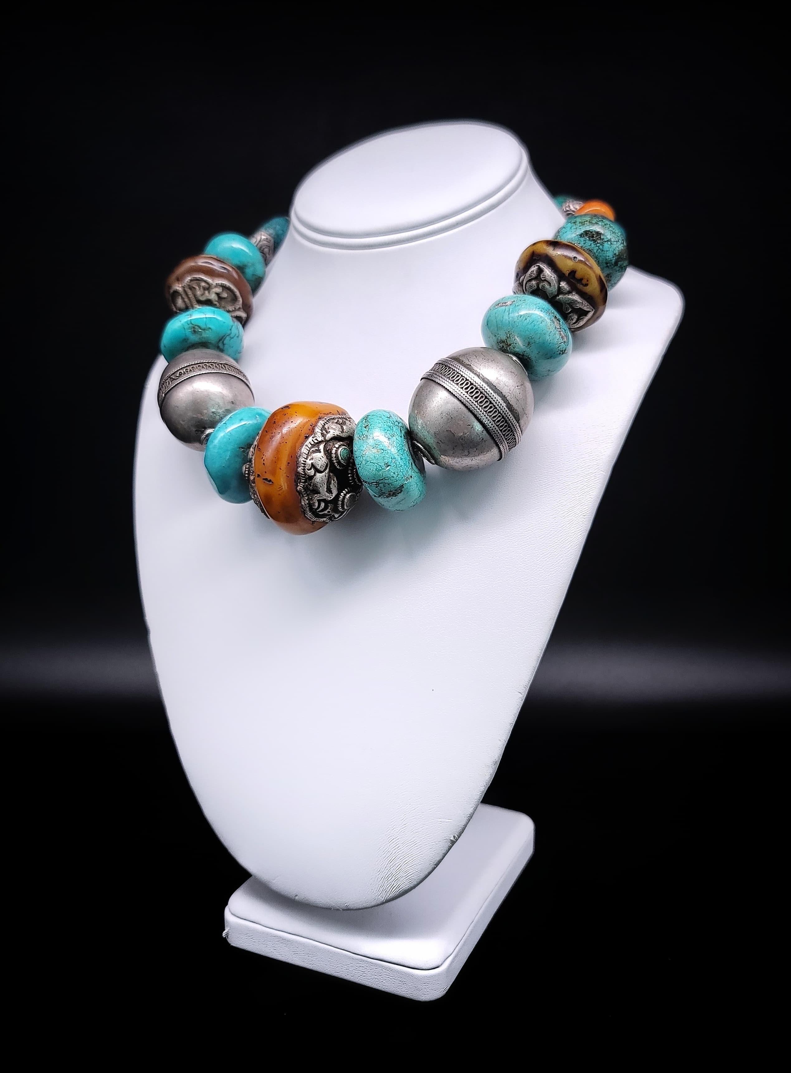 Contemporain A.Jeschel Collier de perles d'ambre tibétaines turquoise. en vente