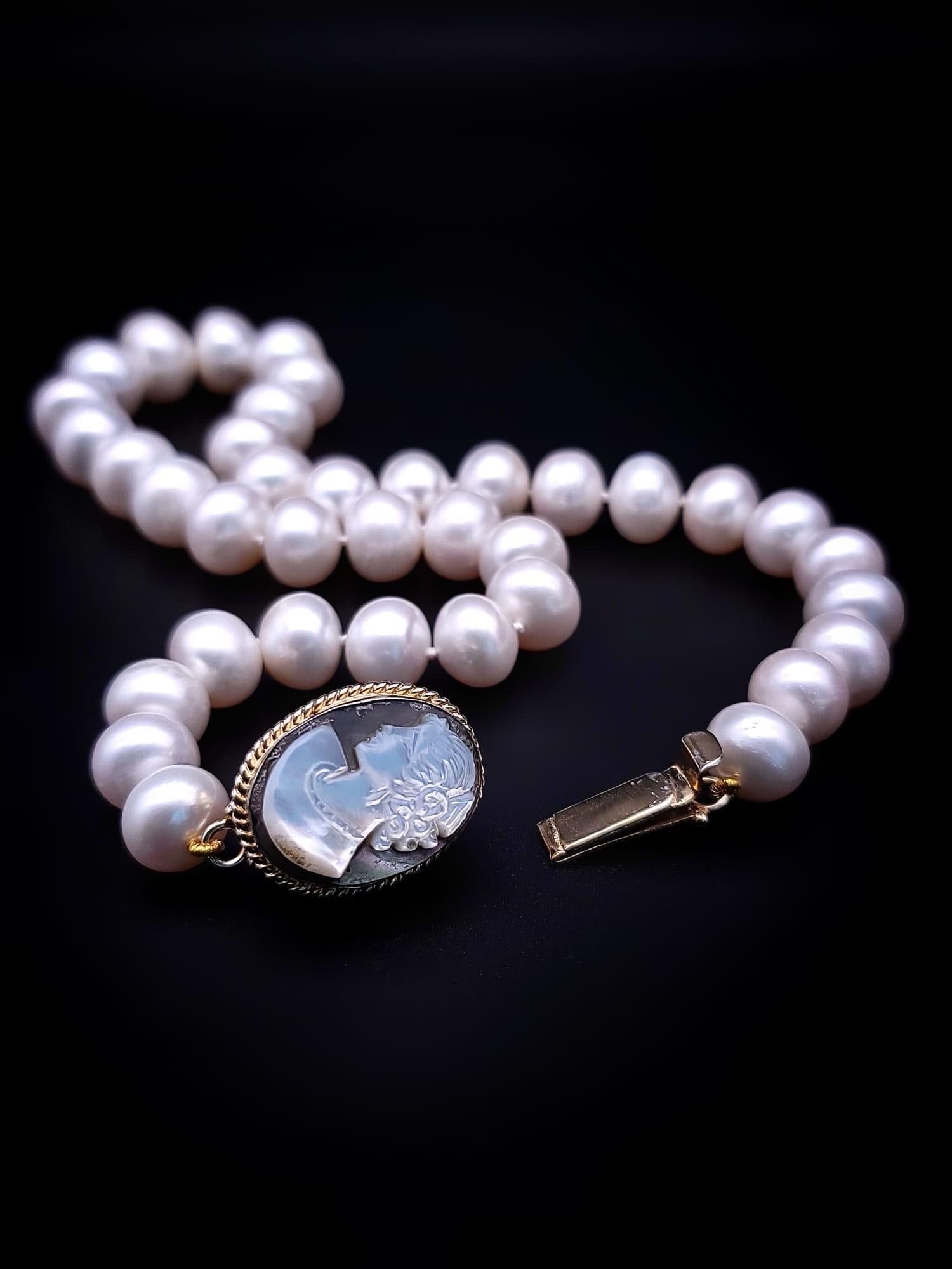 A.Jeschel Timeless and elegant Freshwater Pearl and vintage Cameo necklace. 2