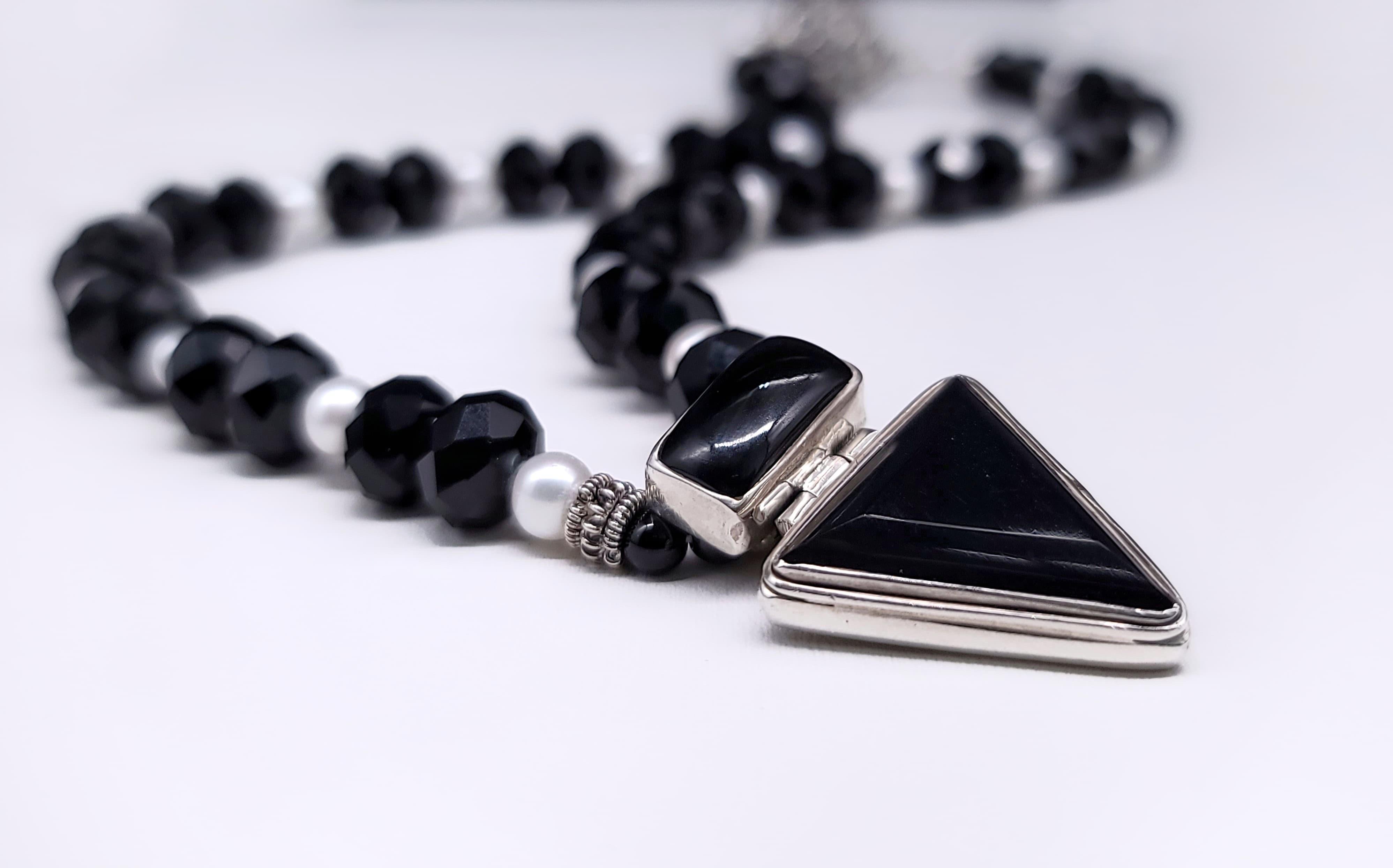 A.Jeschel Versatile and elegant Onyx pendant necklace. 8
