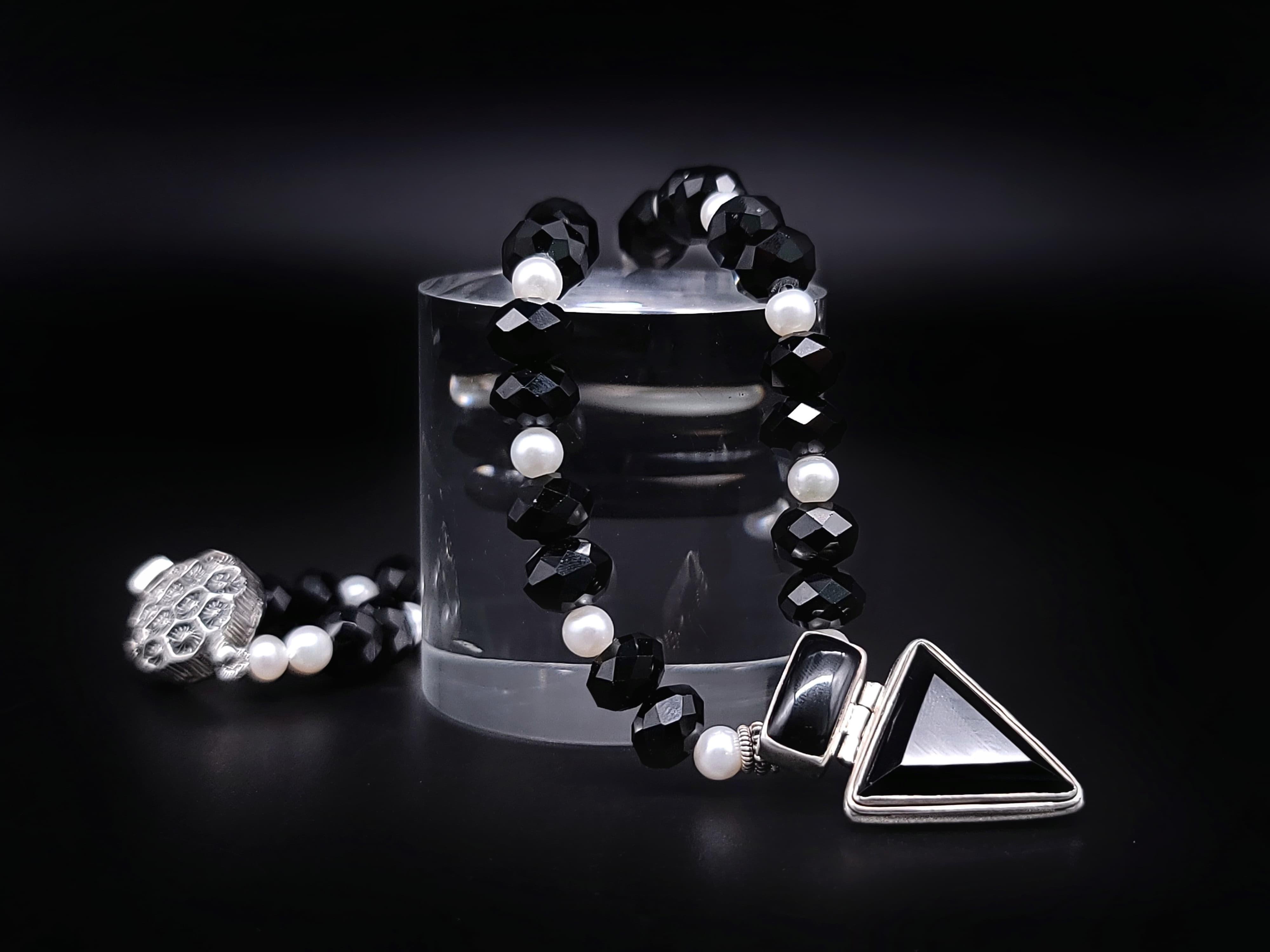 Contemporary A.Jeschel Versatile and elegant Onyx pendant necklace.