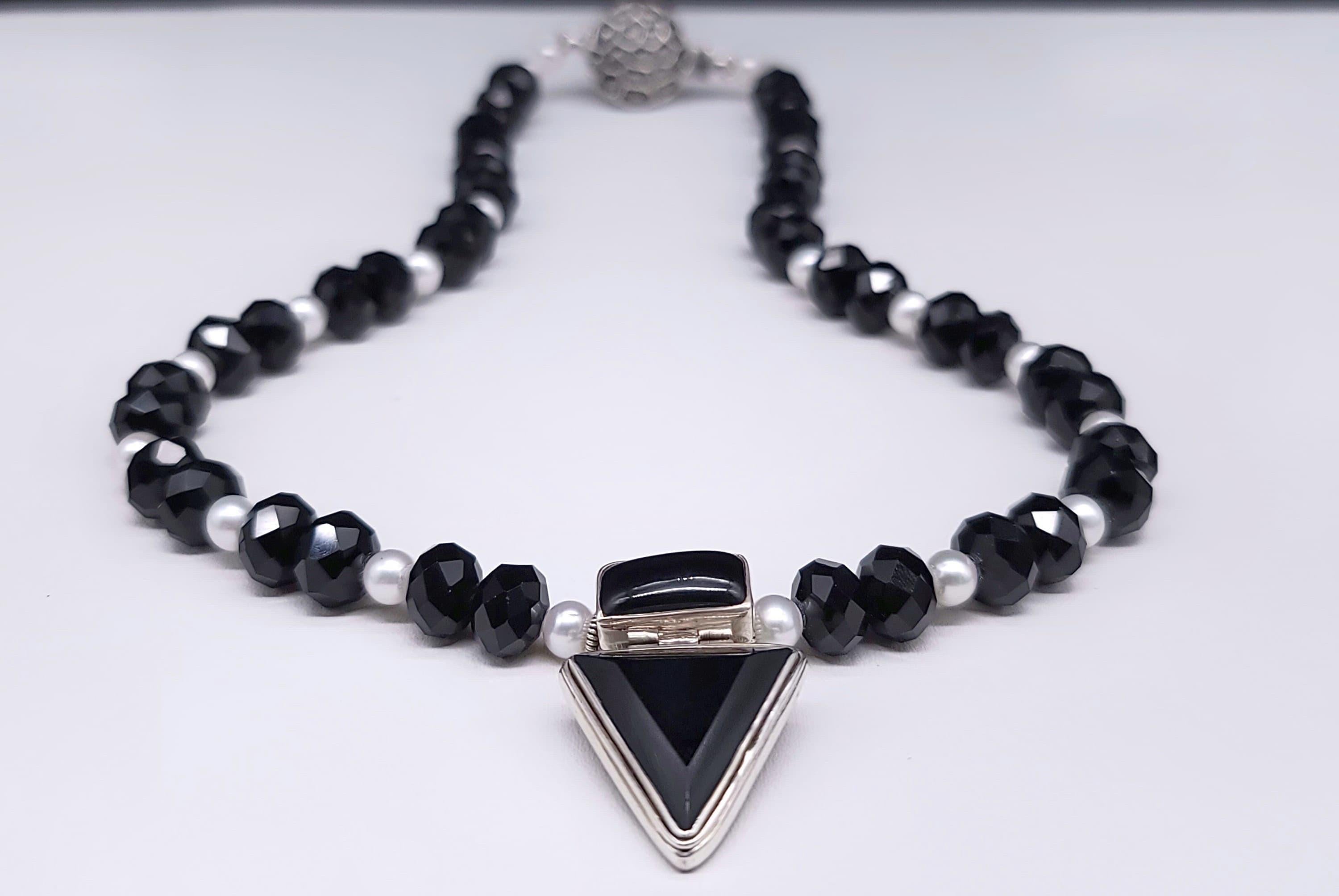 A.Jeschel Versatile and elegant Onyx pendant necklace. 3
