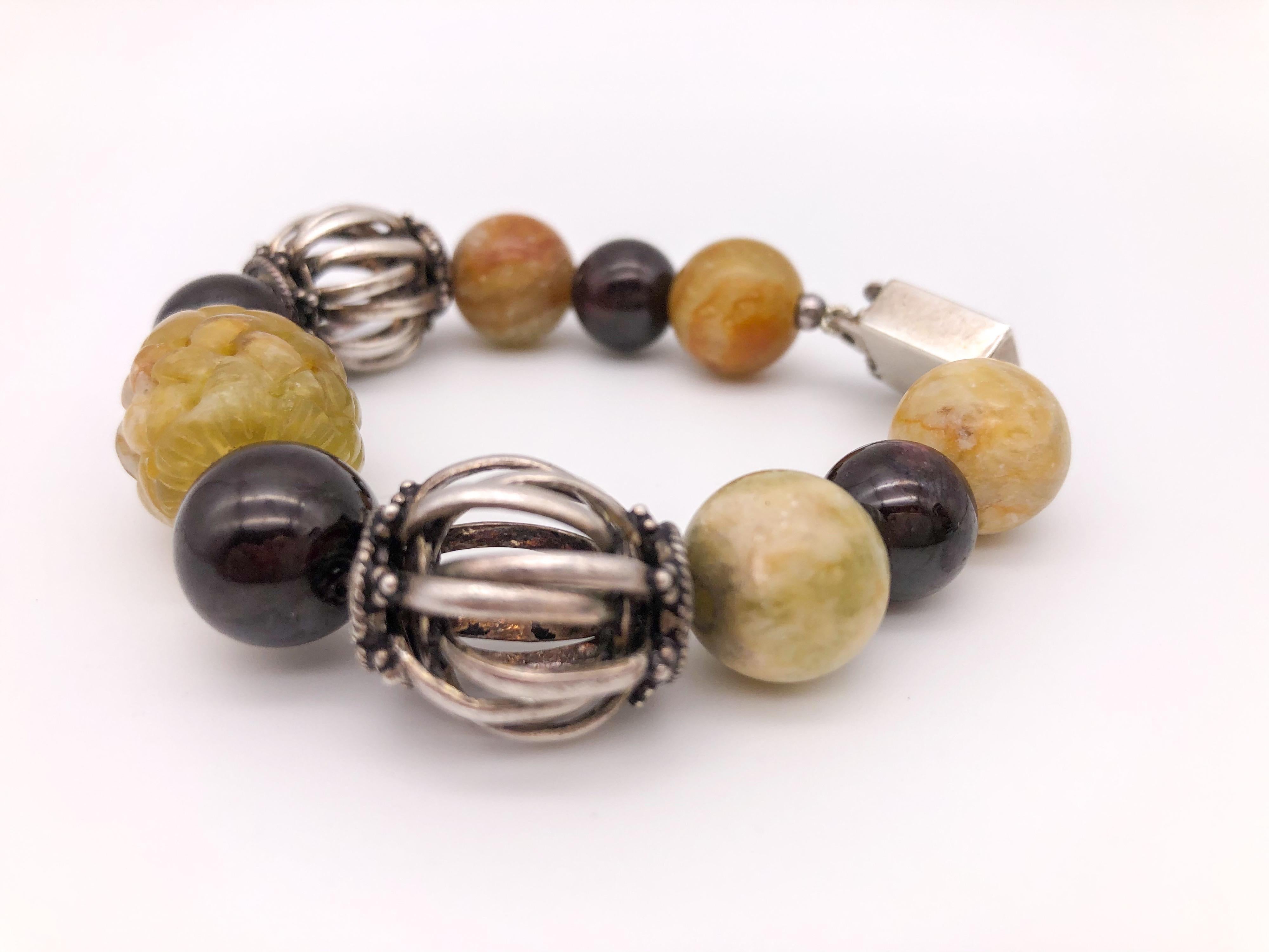 A.Jeschel Yellow Jade and Garnet bracelet In New Condition For Sale In Miami, FL