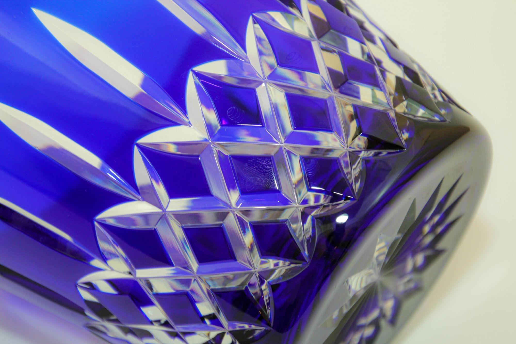 Cubitera de cristal azul cobalto Ajka Arabella Barware 1960 finales del siglo XX en venta
