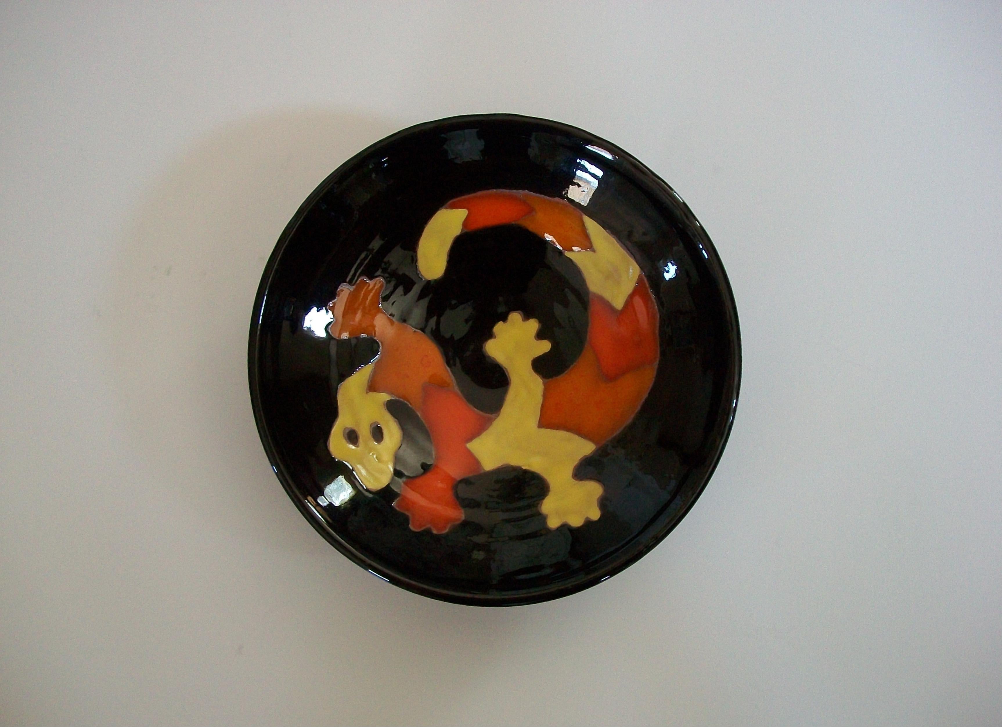 AJOUPA POTTERY - Studio Pottery Vide Poche - Signiert - Trinidad - CIRCA 1990 (Volkskunst) im Angebot