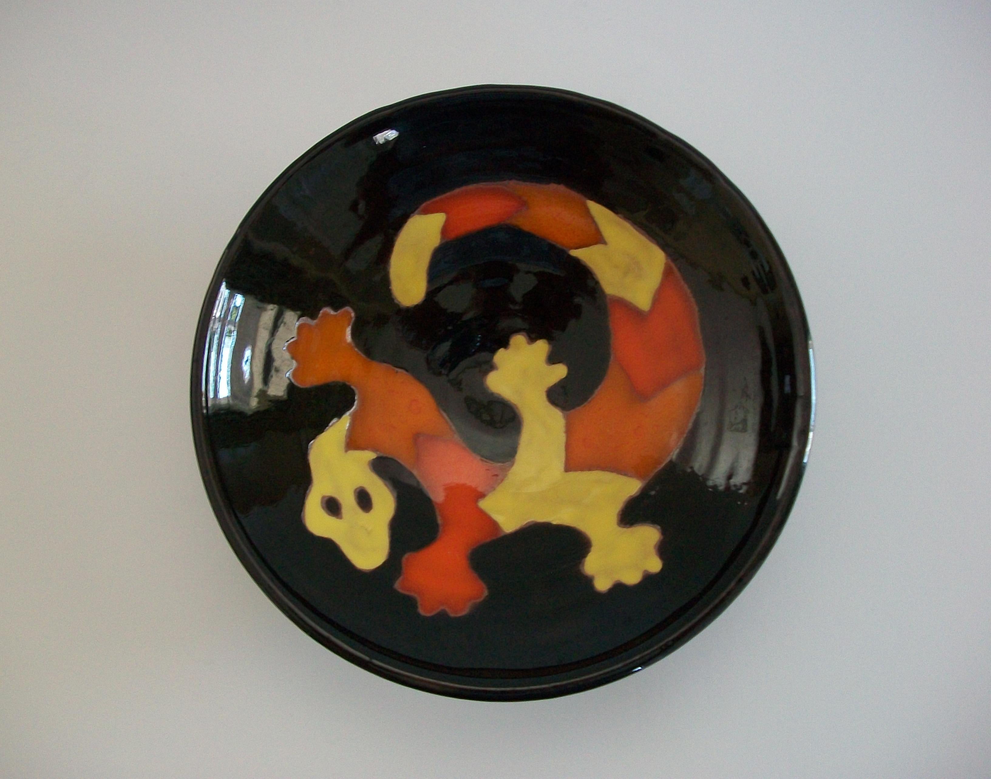 AJOUPA POTTERY - Studio Pottery Vide Poche - Signiert - Trinidad - CIRCA 1990 im Zustand „Gut“ im Angebot in Chatham, ON